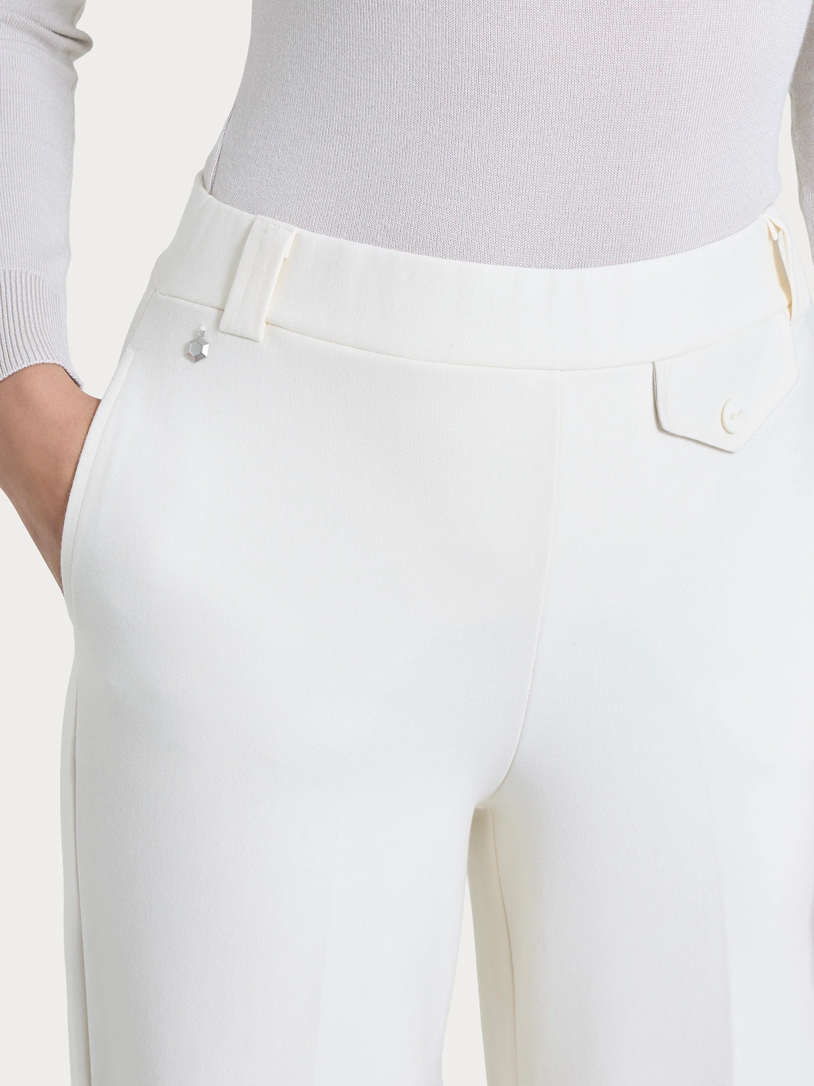 Pantalone ampio con taschino in Compact - Avorio - Image 3