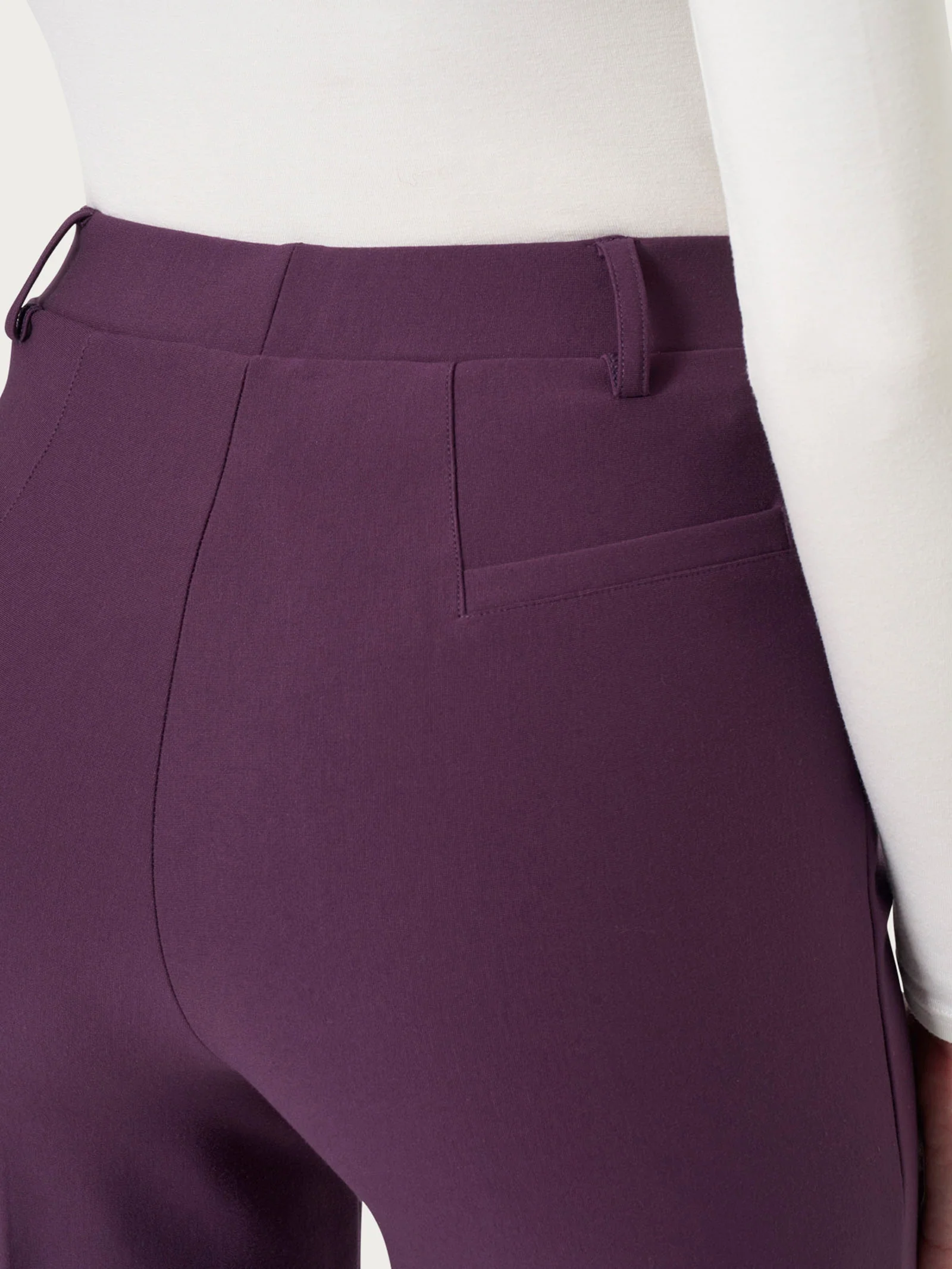 Pantalone ampio in Compact - Plum Perfect - Image 3