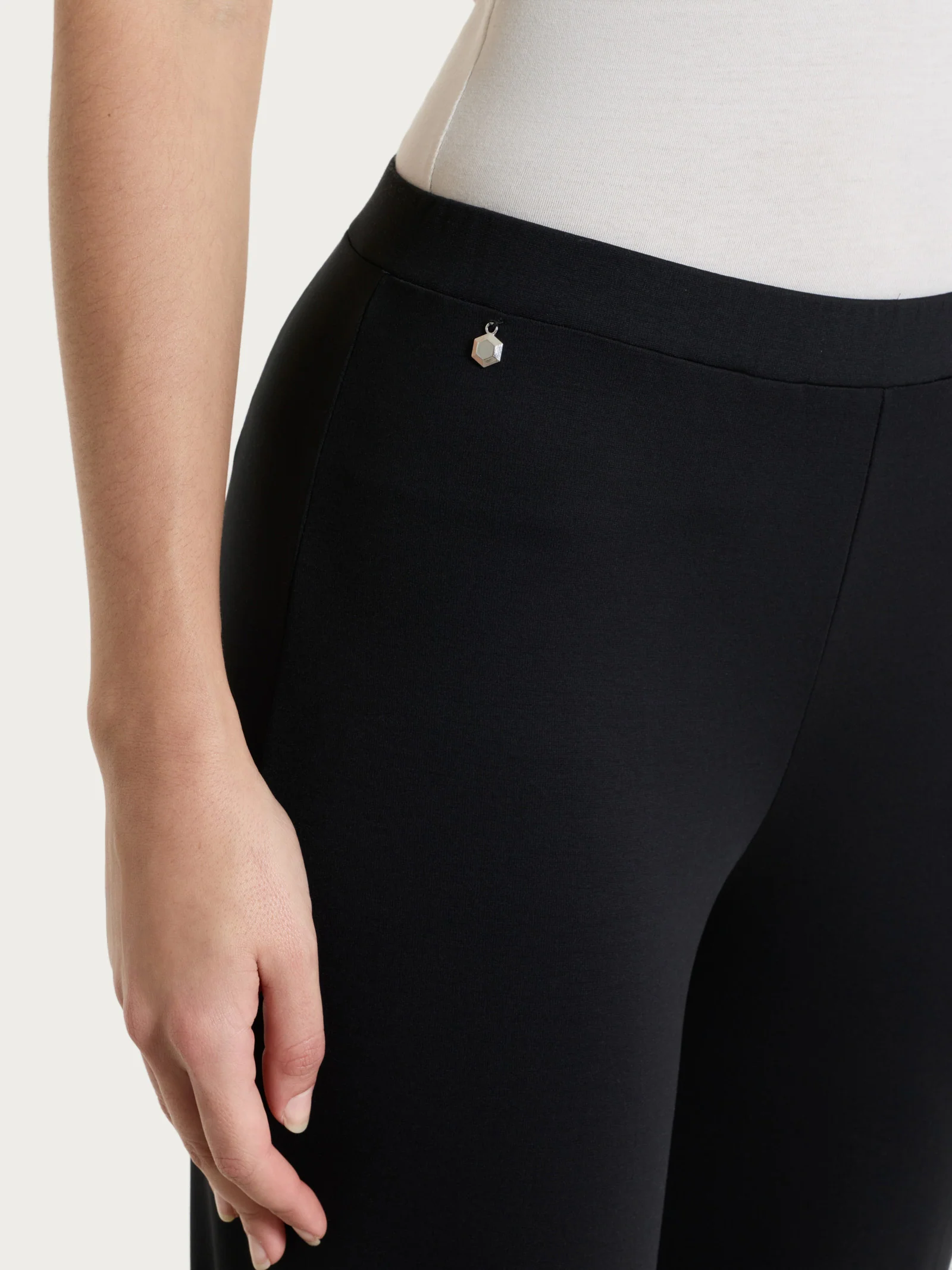 Pantalone ampio in Compact Light - Nero - Image 3