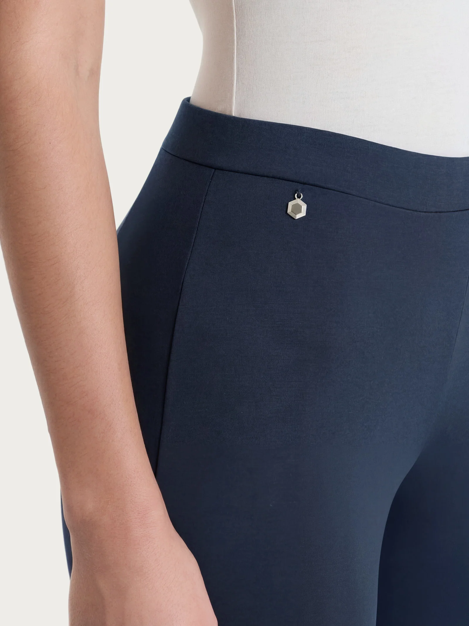 Pantalone ampio in Compact Light - Bleu - Image 3