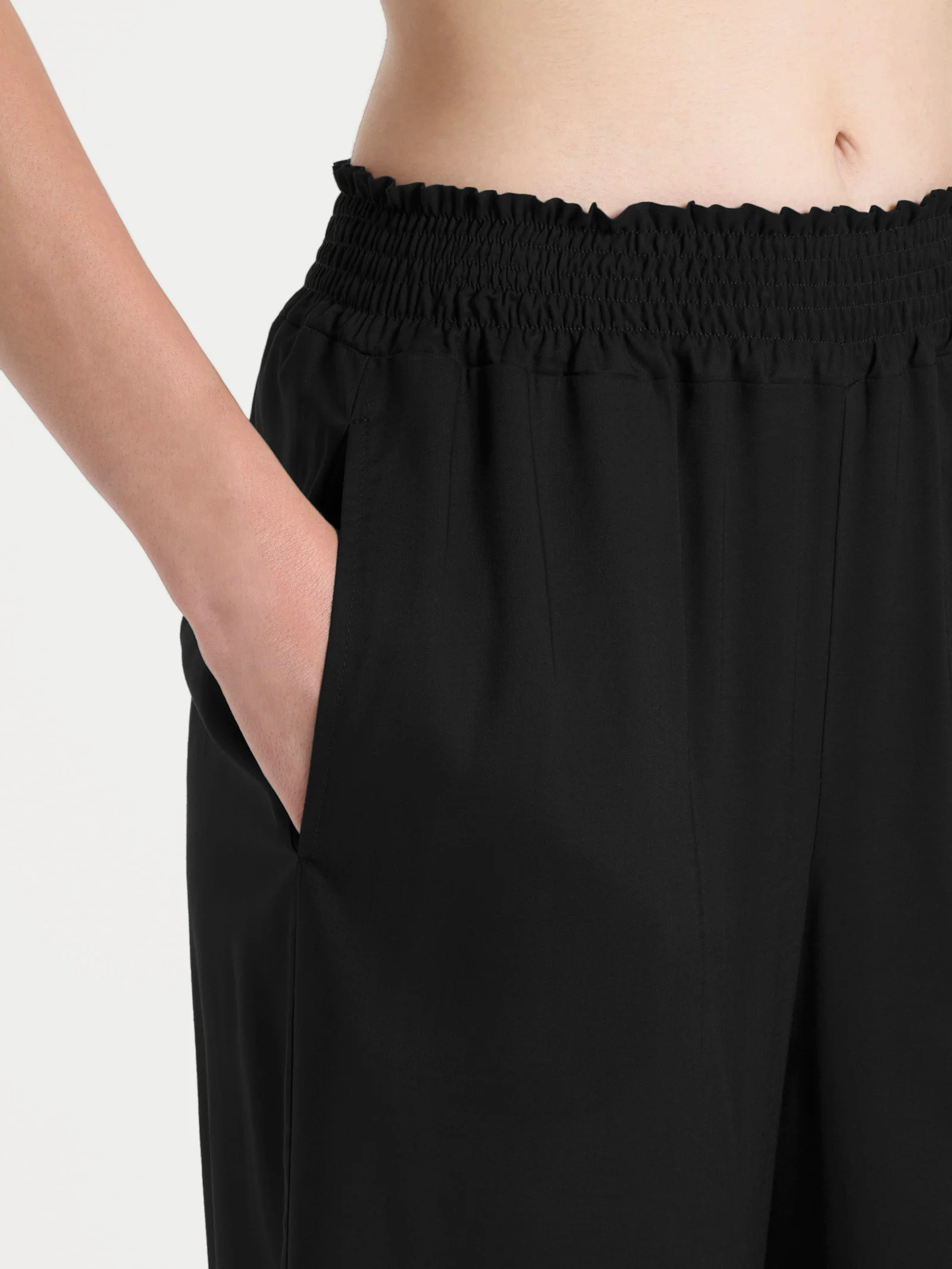 Pantalone ampio pinocchietto in Ecoseta - Nero - Image 3
