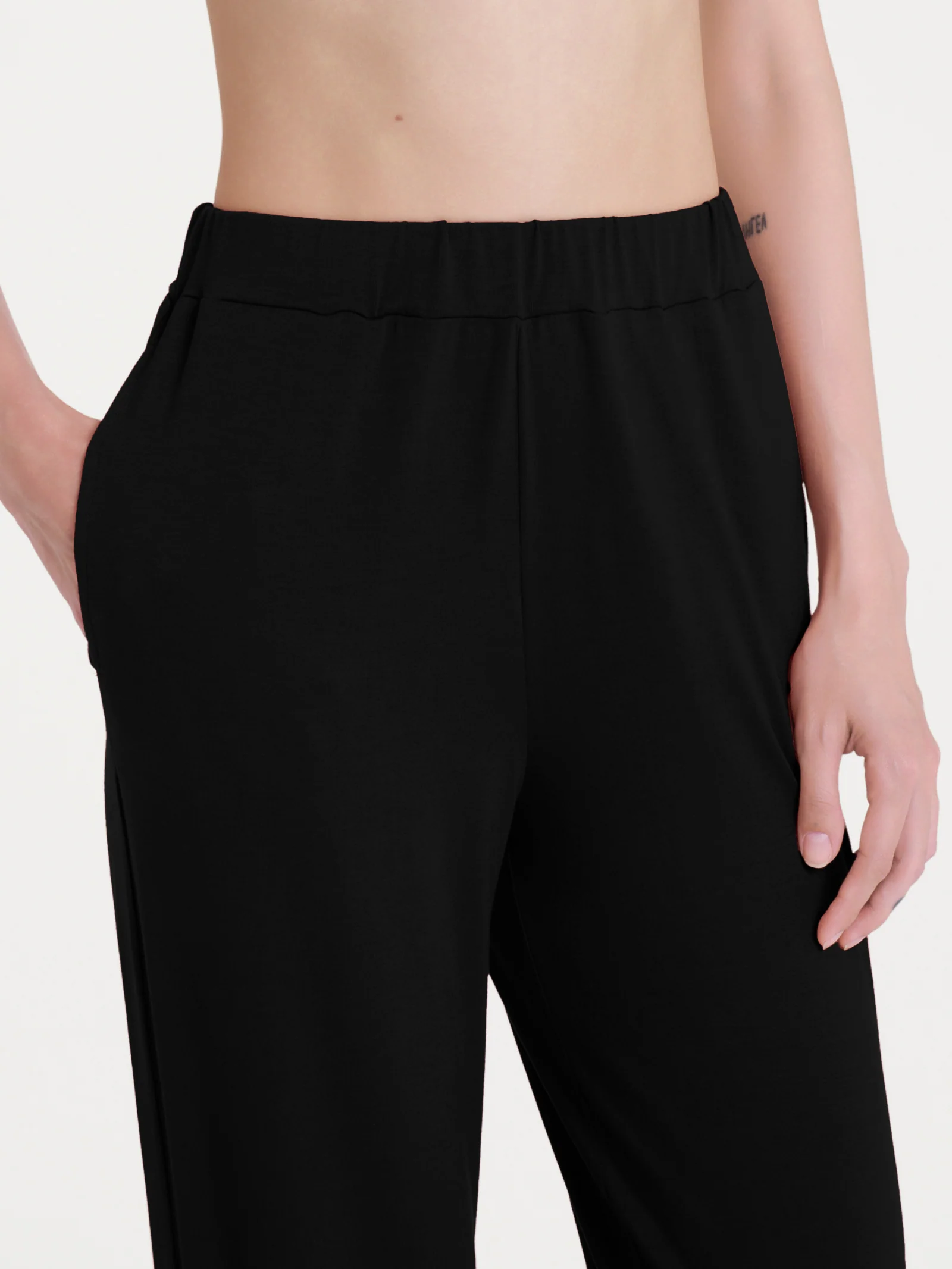 Pantalone ampio tinta unita in Viscosa Summer - Nero - Image 3