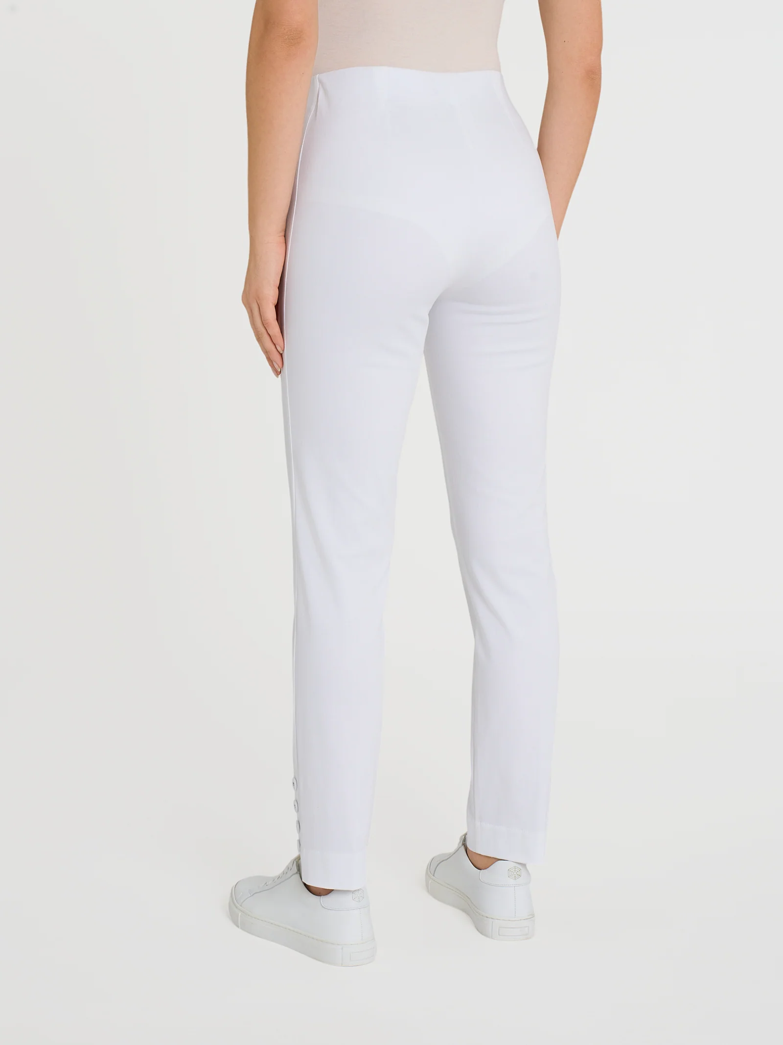 Pantalone capri con bottoni in Satin Power - Bianco - Image 2