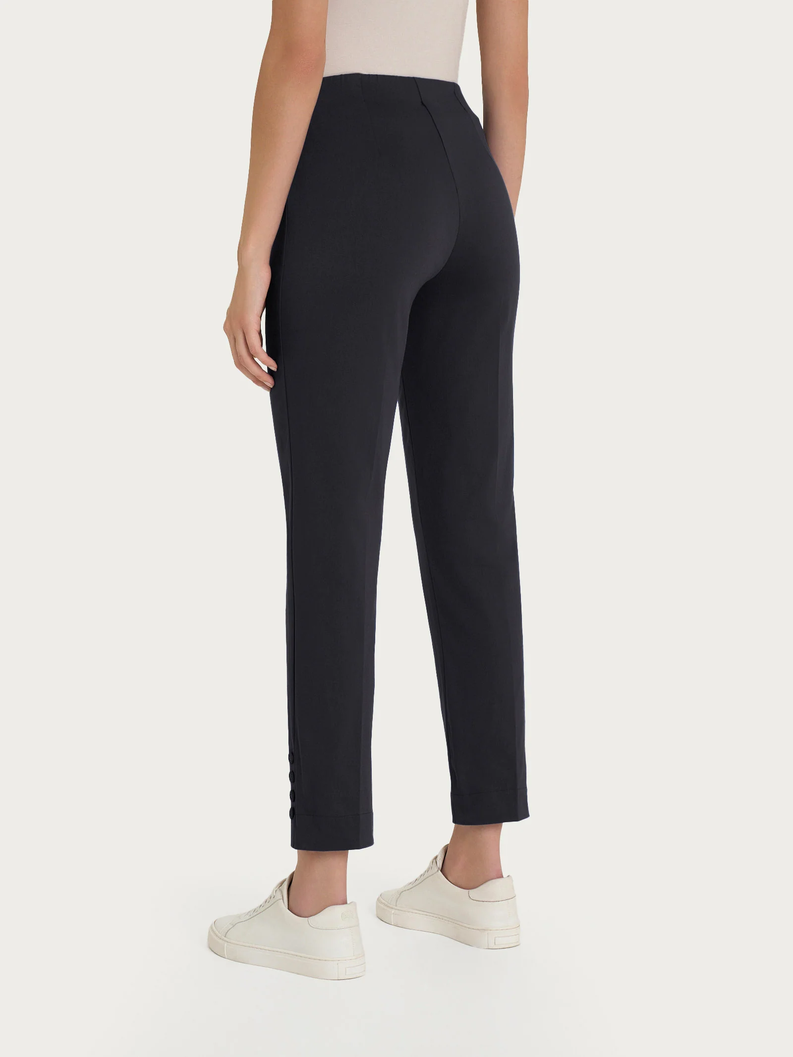 Pantalone capri con bottoni in Satin Power - Nero - Image 2
