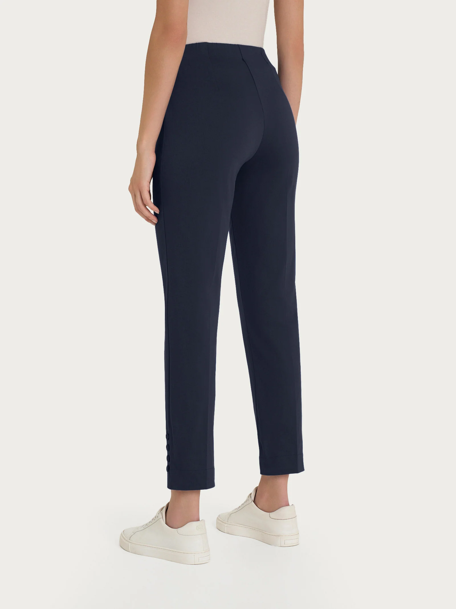 Pantalone capri con bottoni in Satin Power - Bleu - Image 2