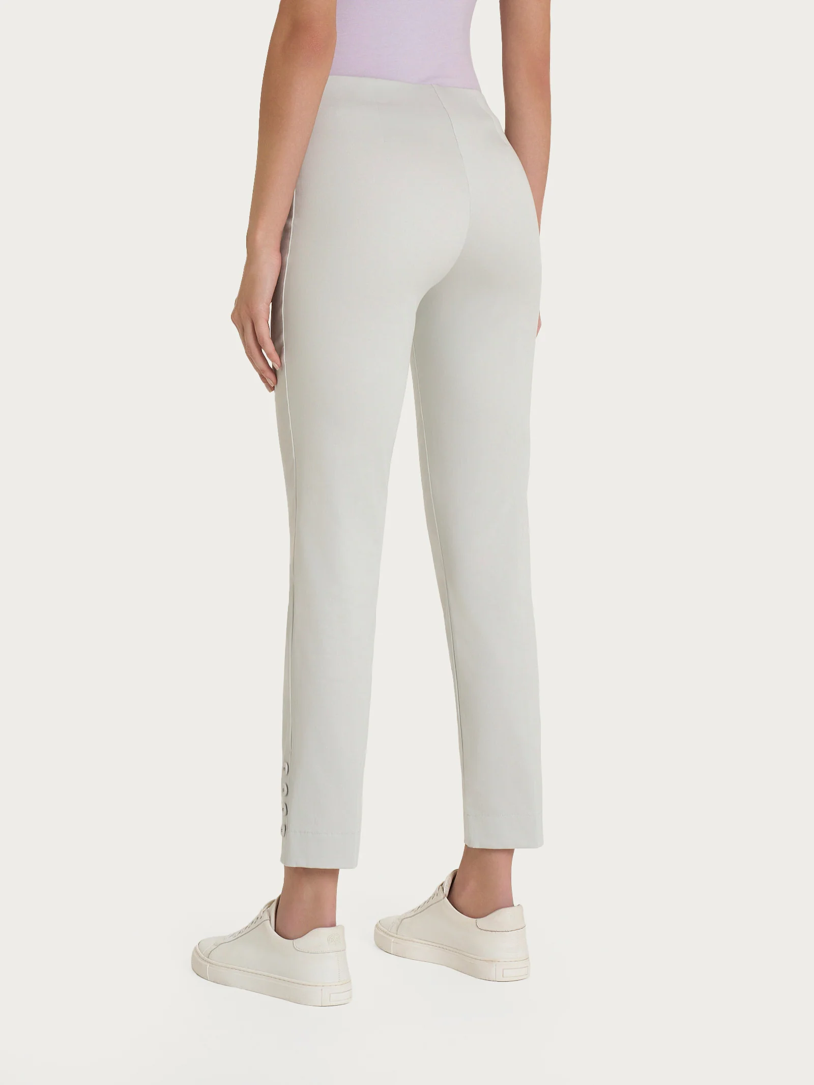 Pantalone capri con bottoni in Satin Power - Dawn Blue - Image 2