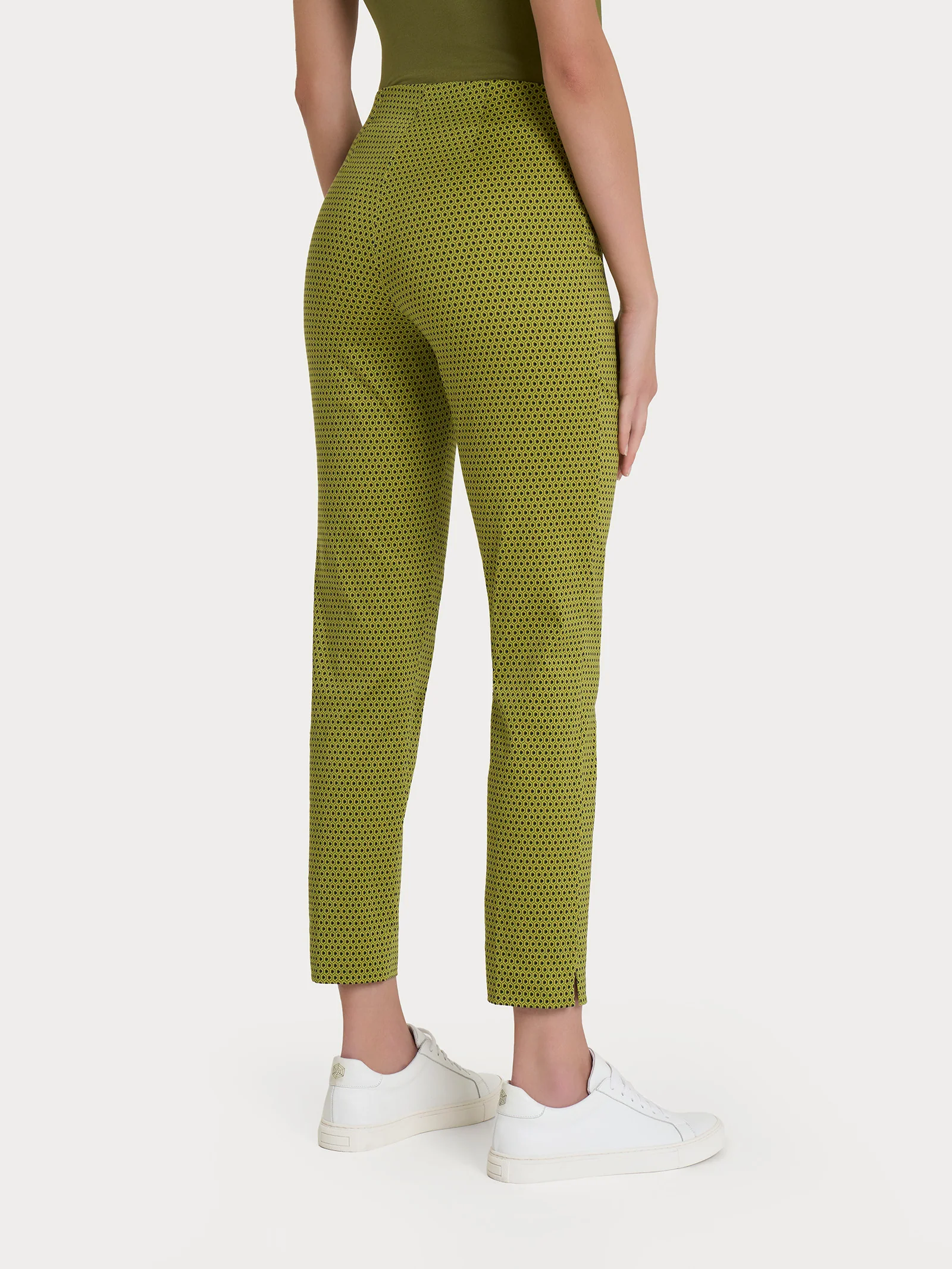 Pantalone capri con spacchetti e hexagon pattern in Satin Power - Fant. Sphagnum - Image 2