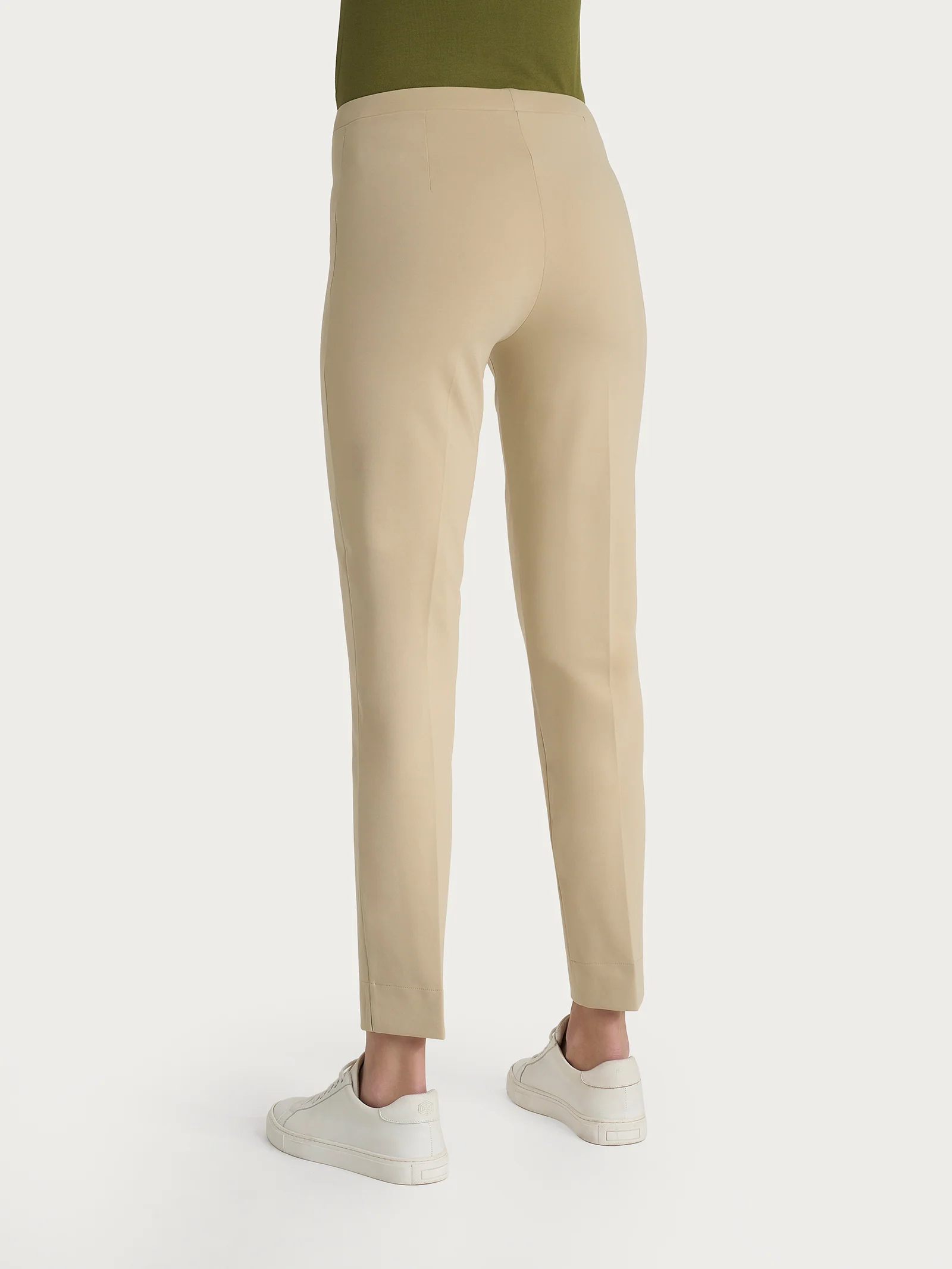 Pantalone capri con spacchetti in Compact Light - Irish Cream - Image 2