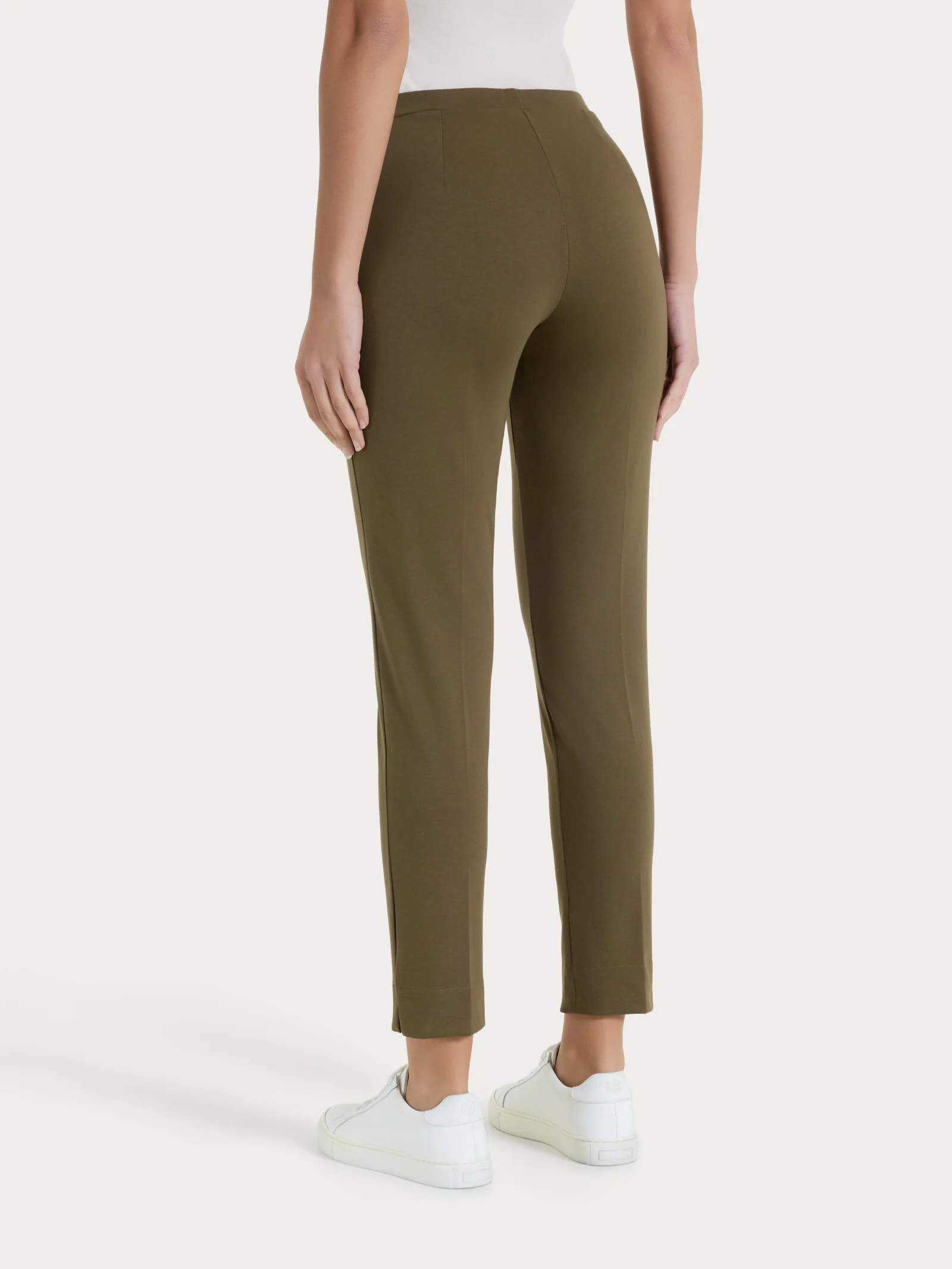 Pantalone capri con spacchetti in Compact Light  - Dark Olive - Image 5