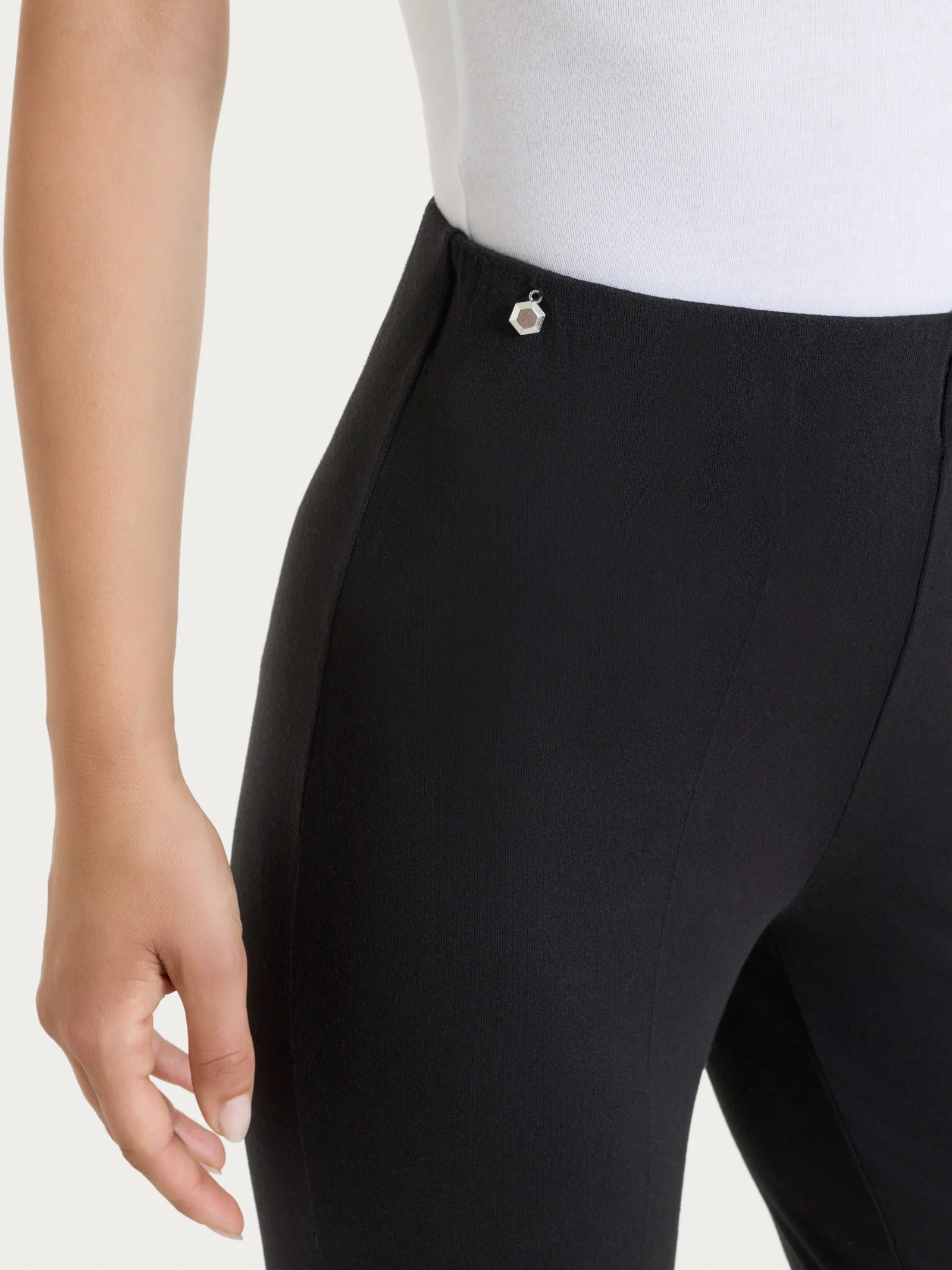 Pantalone capri con spacchetti in jersey di viscosa crêpe - Nero - Image 3
