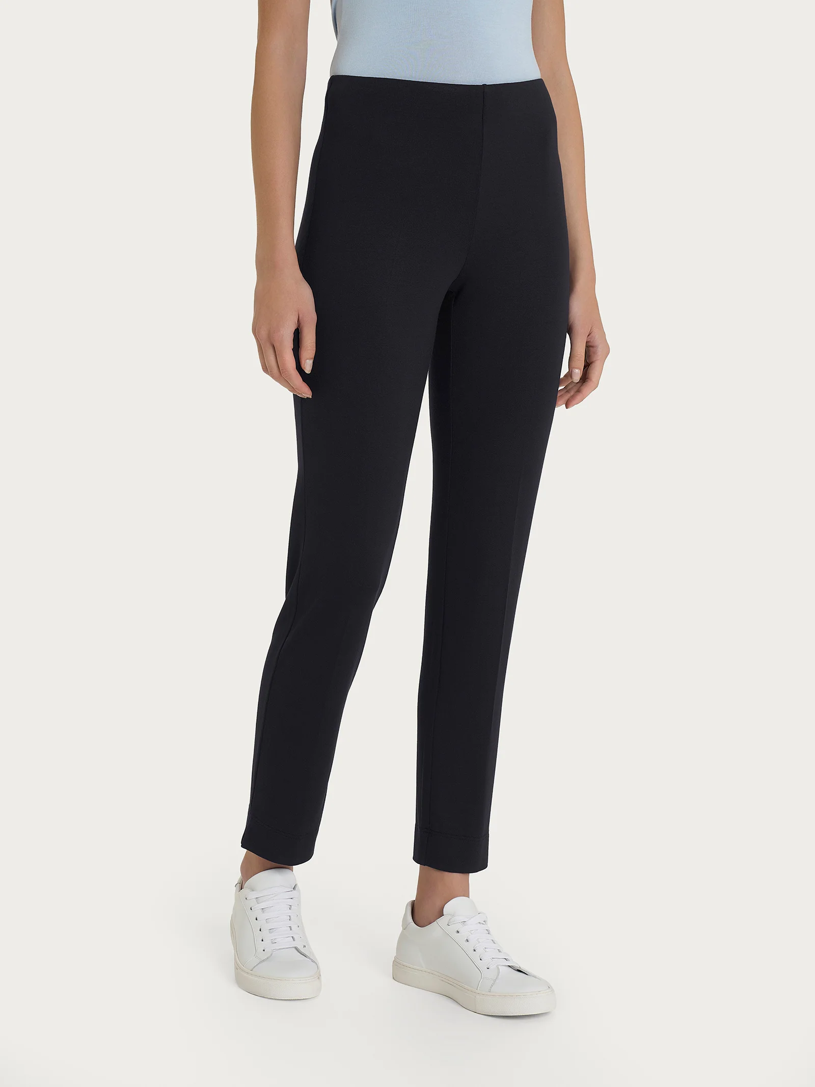 Pantalone capri con spacchetti in jersey di viscosa crêpe - Nero - Image 4