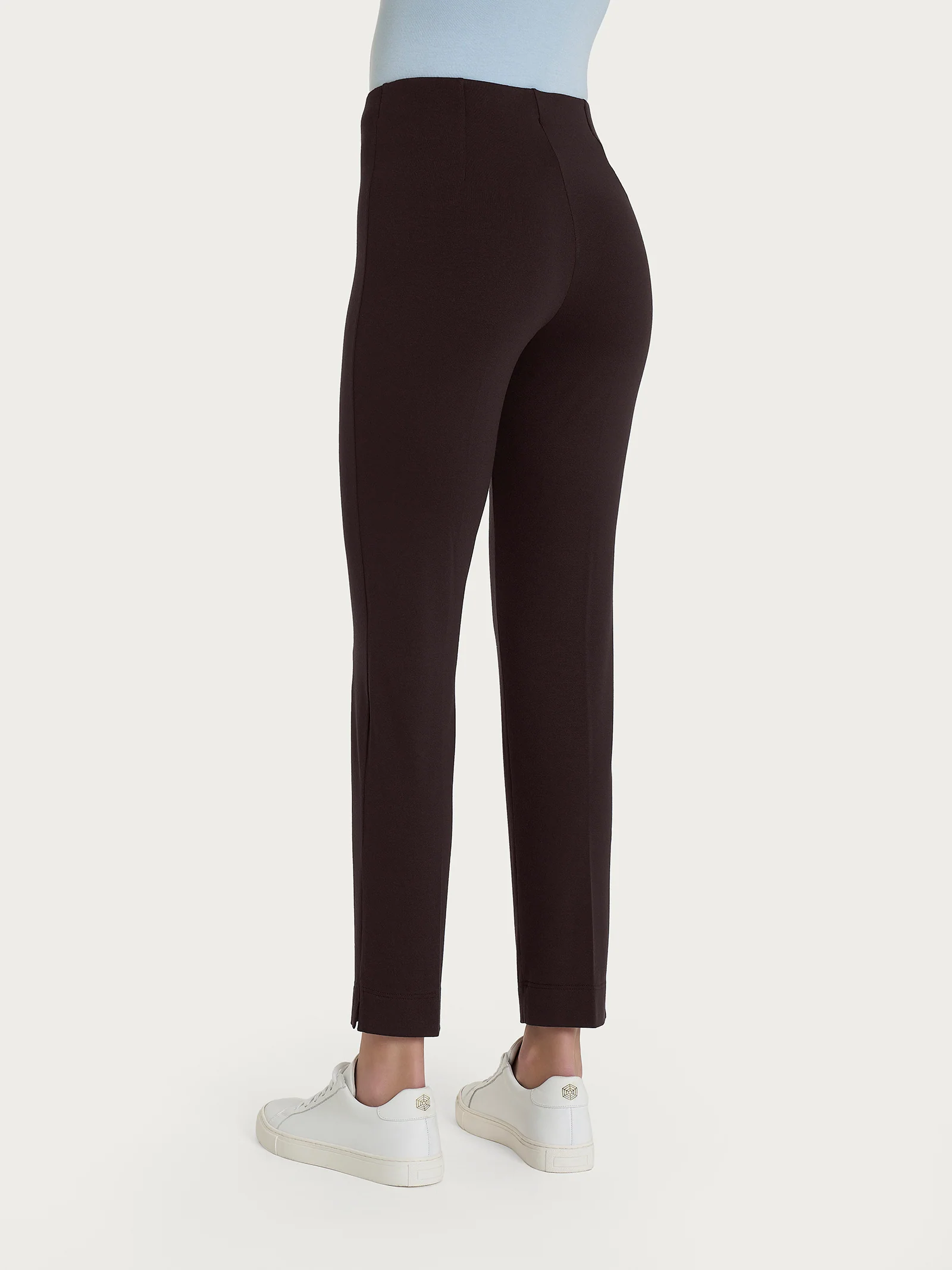 Pantalone capri con spacchetti in jersey di viscosa crêpe - Chocolate Torte - Image 2