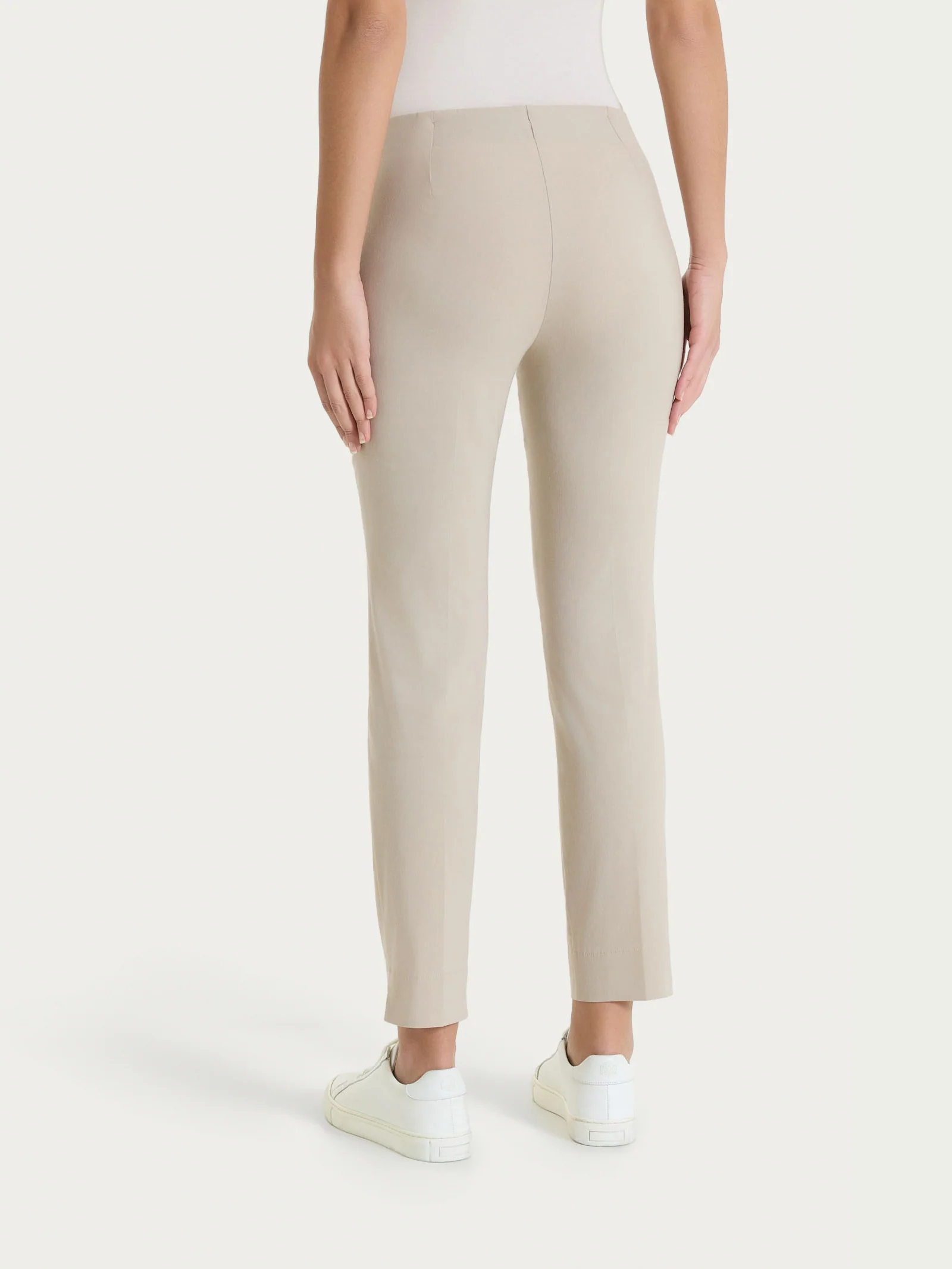 Pantalone capri con spacchetti in Linen Super Fresh - Crockery - Image 2
