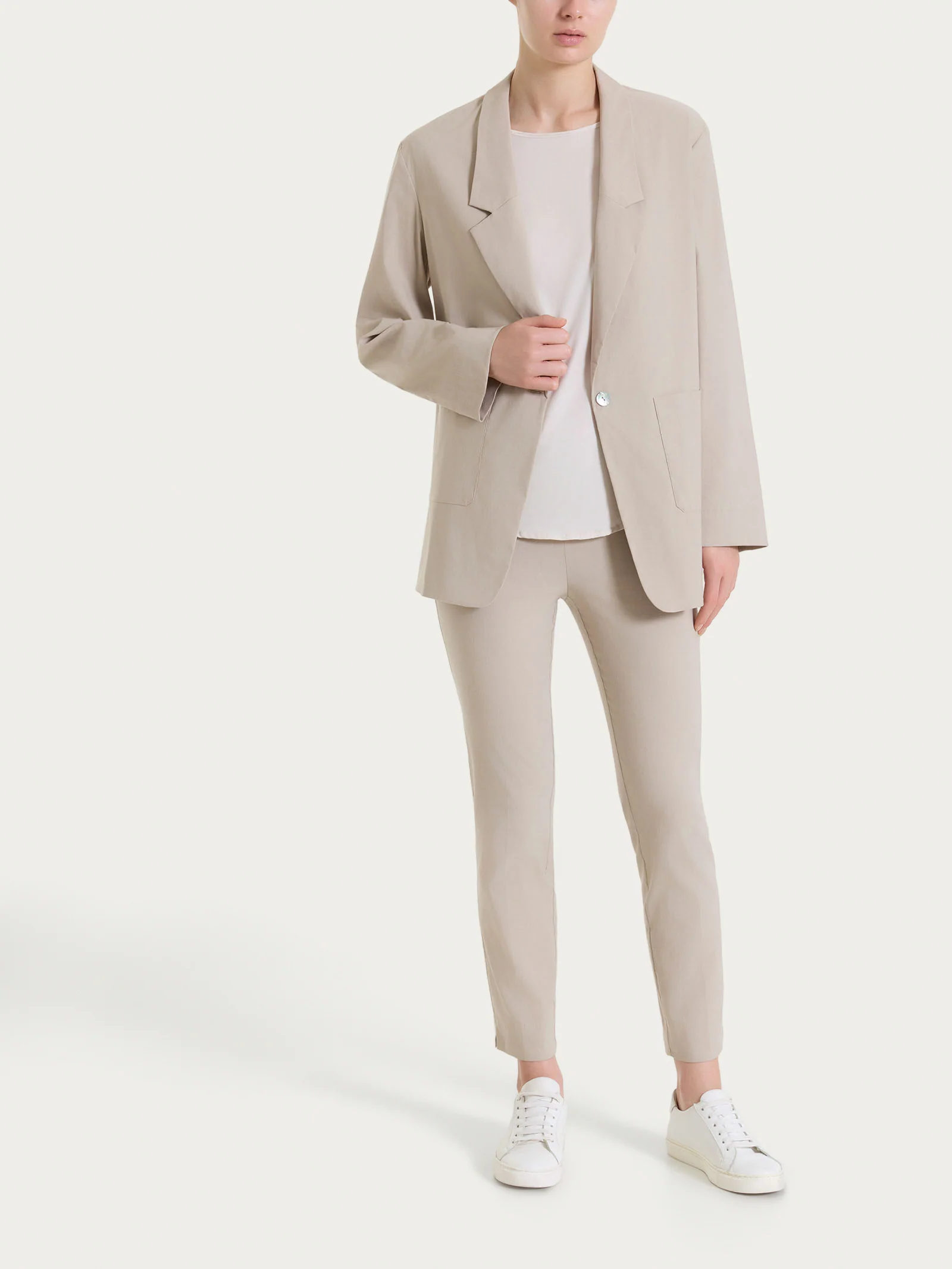 Pantalone capri con spacchetti in Linen Super Fresh - Crockery - Image 4