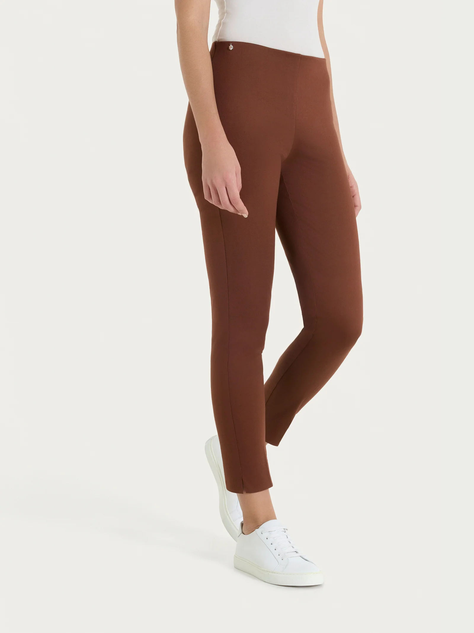 Pantalone capri con spacchetti in Satin Power - Cappuccino