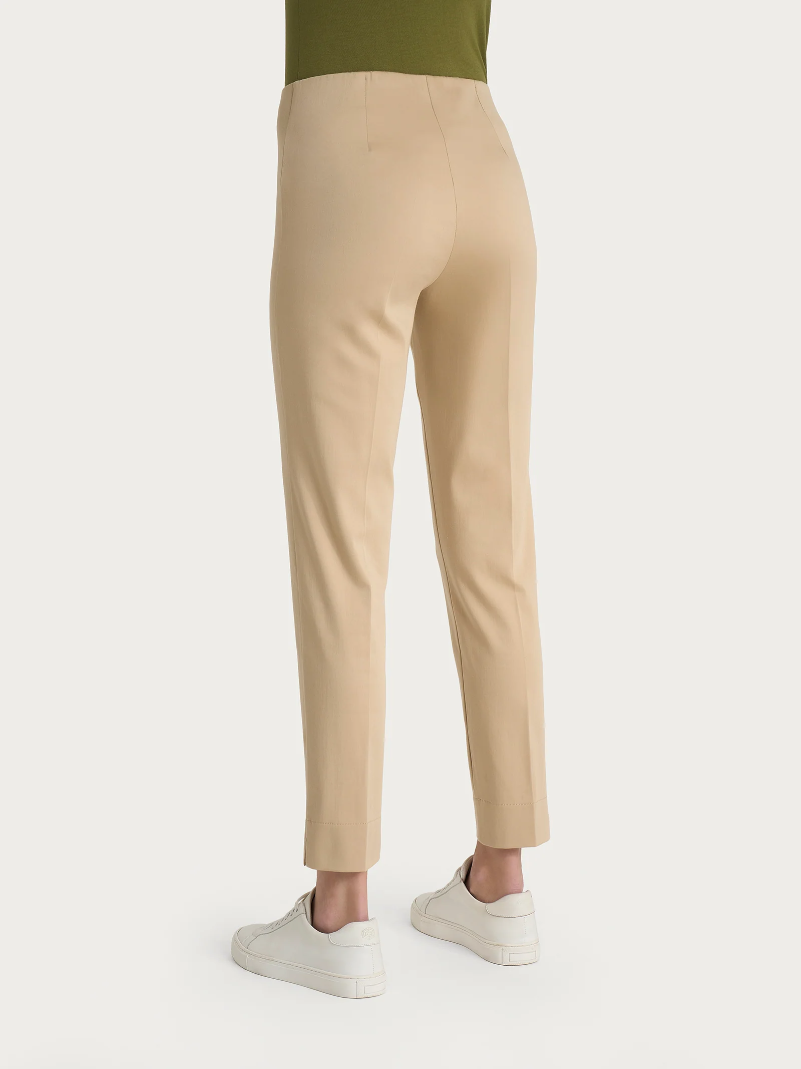 Pantalone capri con spacchetti in Satin Power - Irish Cream - Image 2
