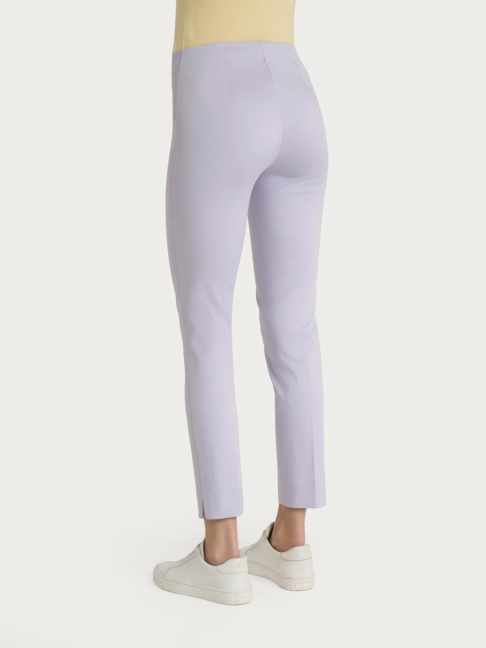 Pantalone capri con spacchetti in Satin Power - Thistle - Image 2