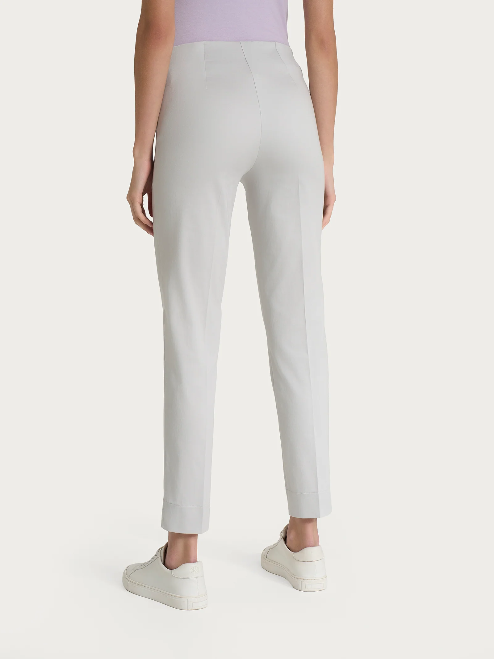 Pantalone capri con spacchetti in Satin Power - Dawn Blue - Image 2