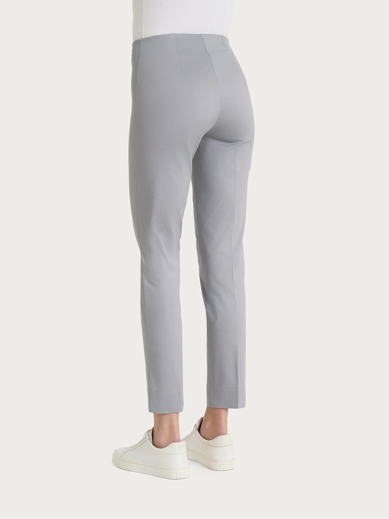 Pantalone capri con spacchetti in Satin Power - Ultimate Gray - Image 2