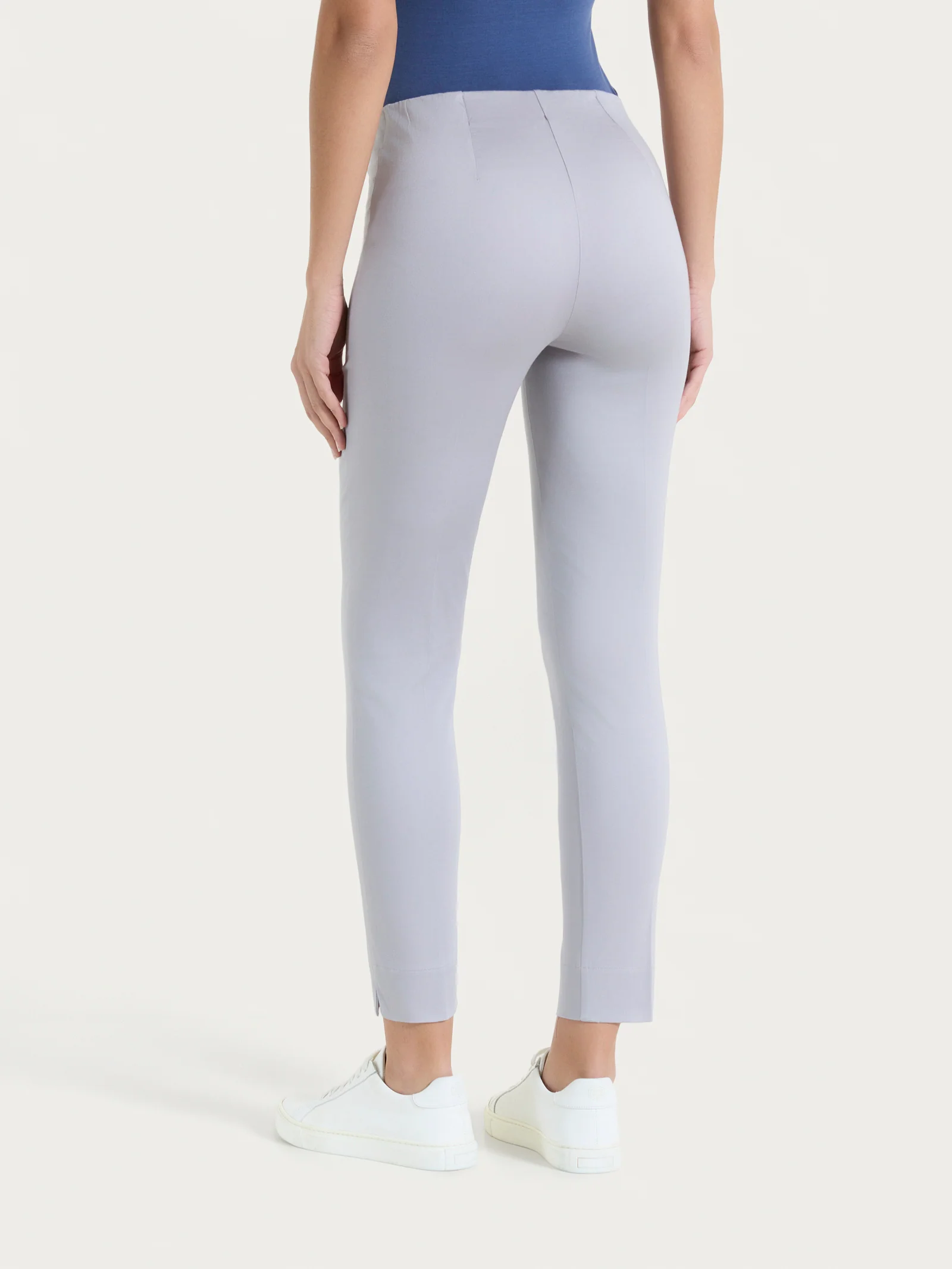 Pantalone capri con spacchetti in Satin Power - Silver Sconce - Image 2