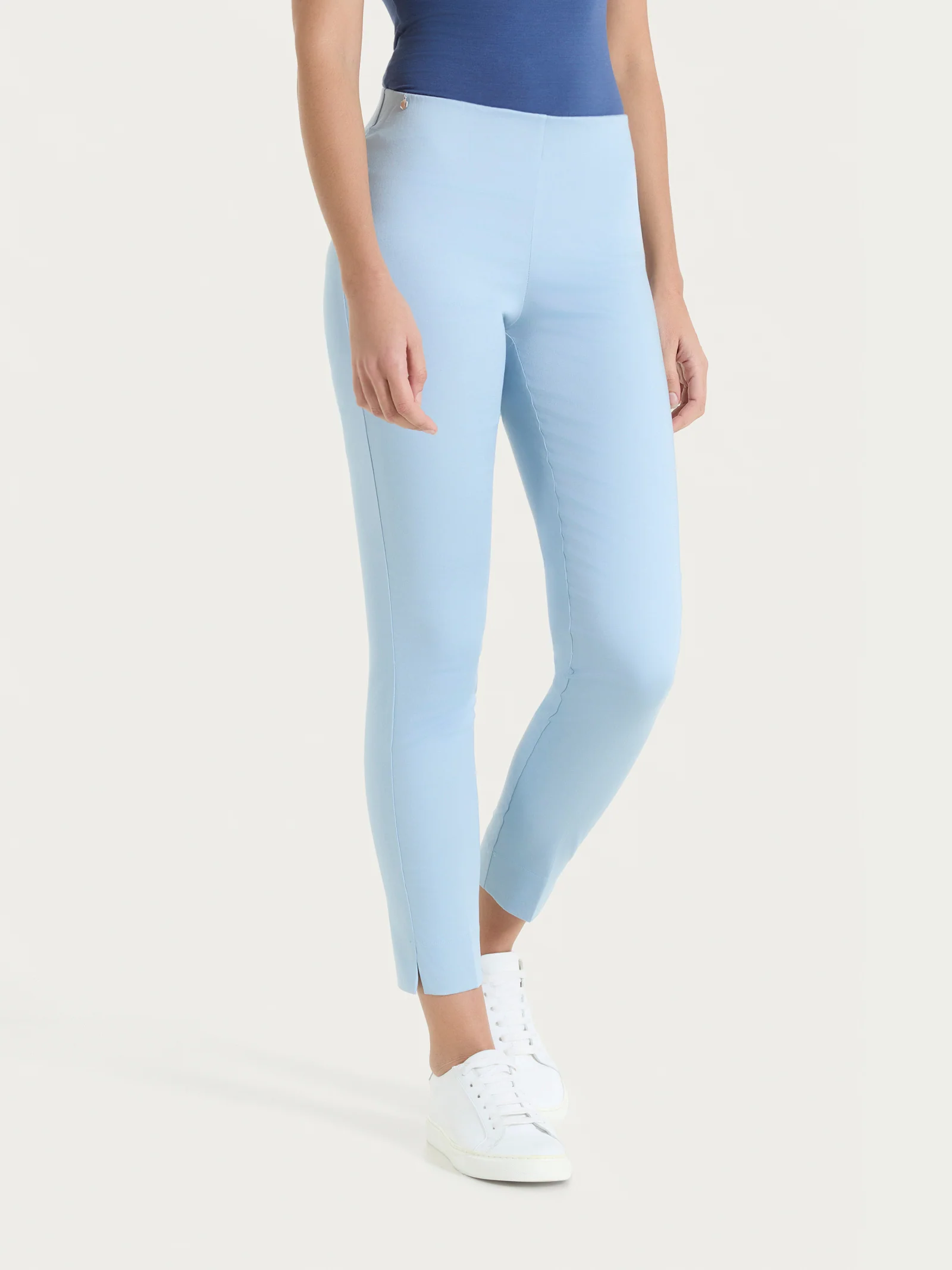 Pantalone capri con spacchetti in Satin Power - Dusty Blue