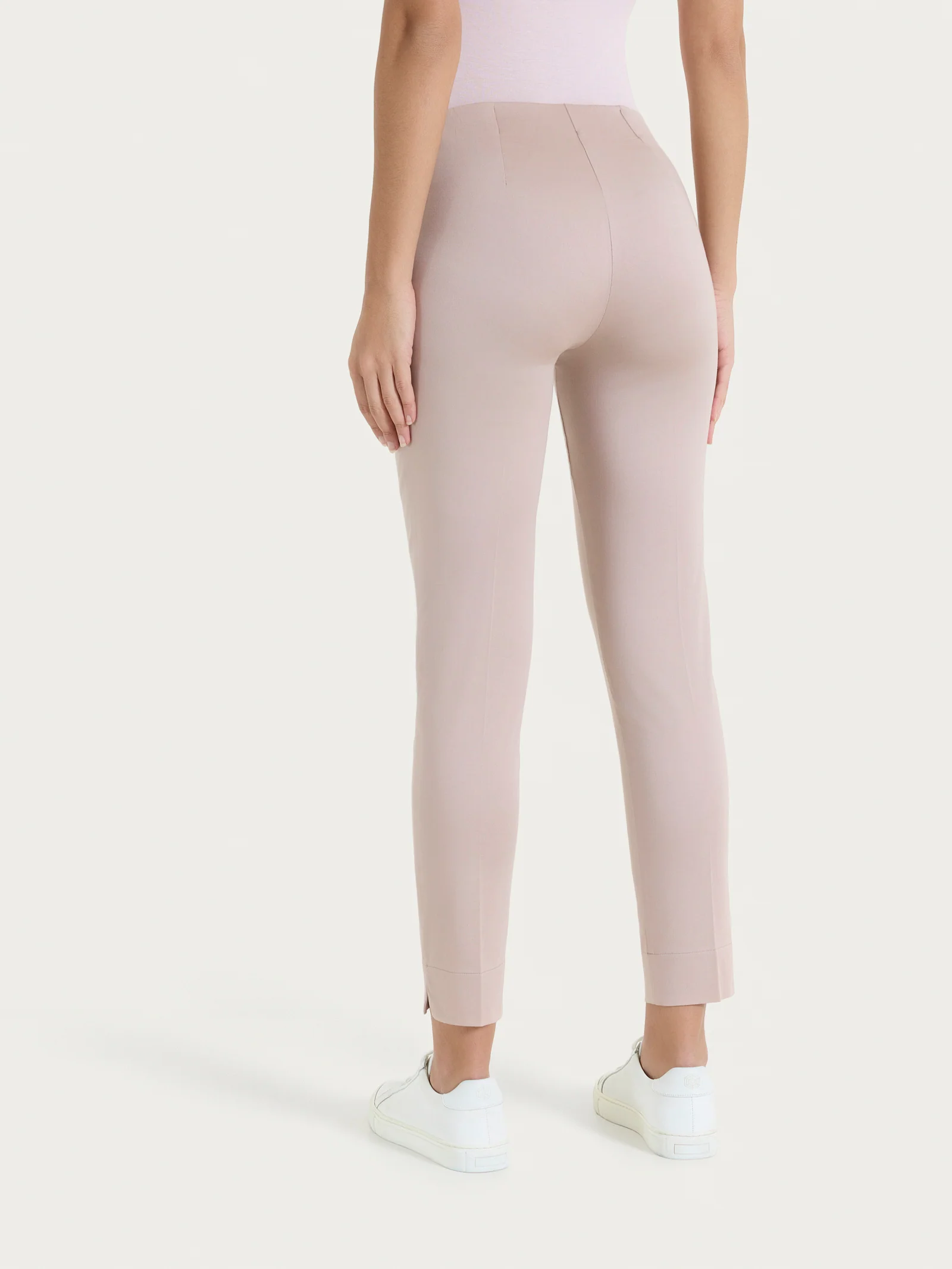 Pantalone capri con spacchetti in Satin Power - Sphinx - Image 2