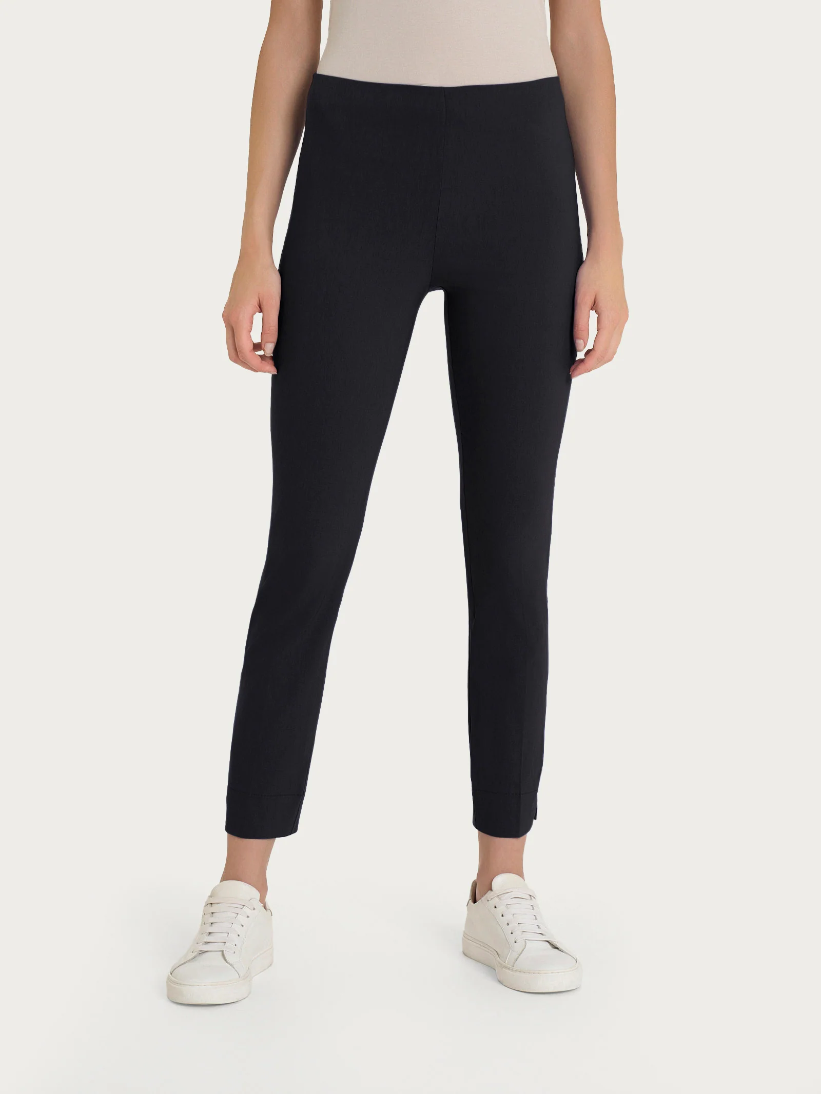 Pantalone capri con spacchetti in Super Fresh - Nero - Image 4
