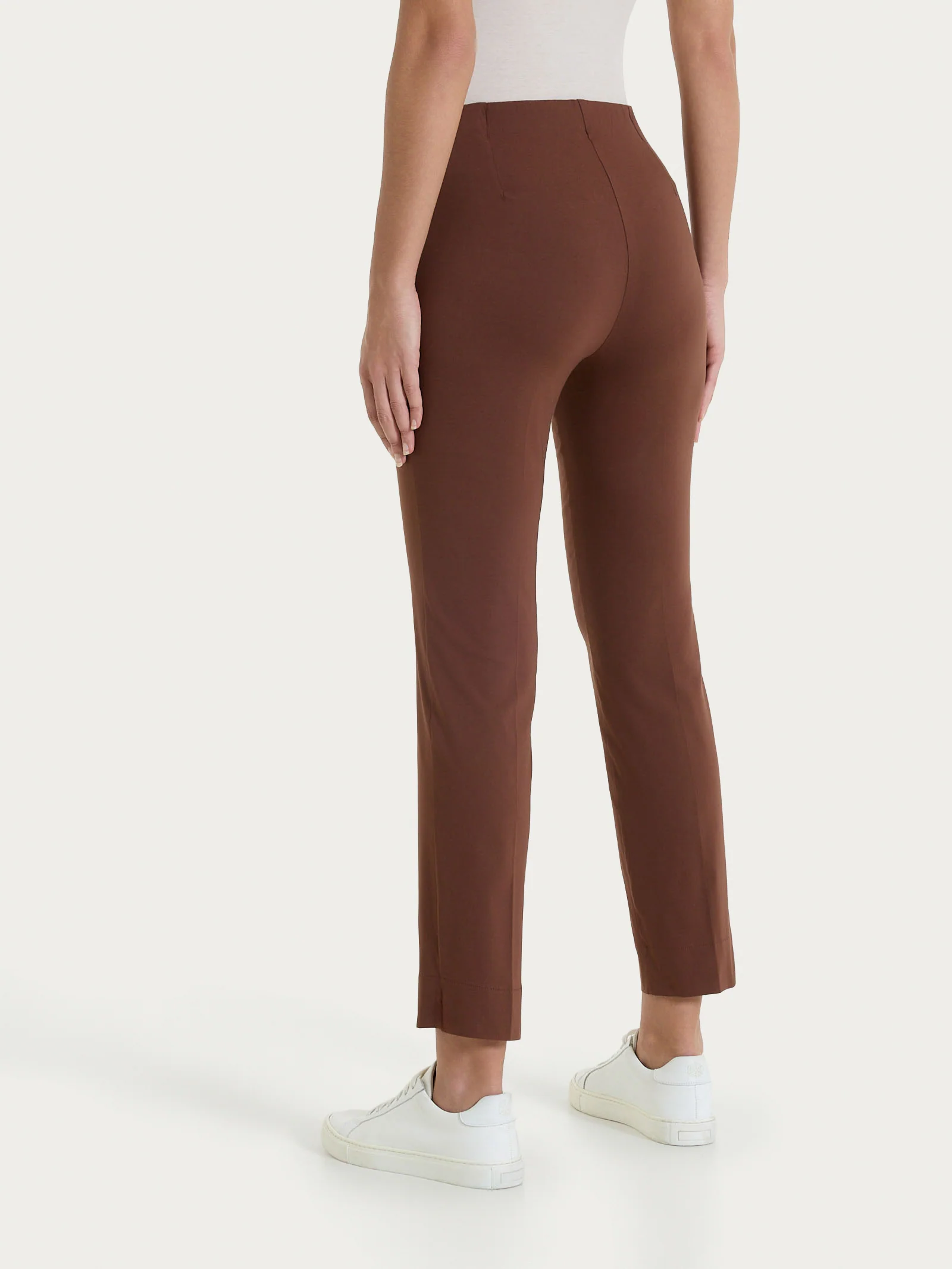 Pantalone capri con spacchetti in Super Fresh - Cappuccino - Image 2