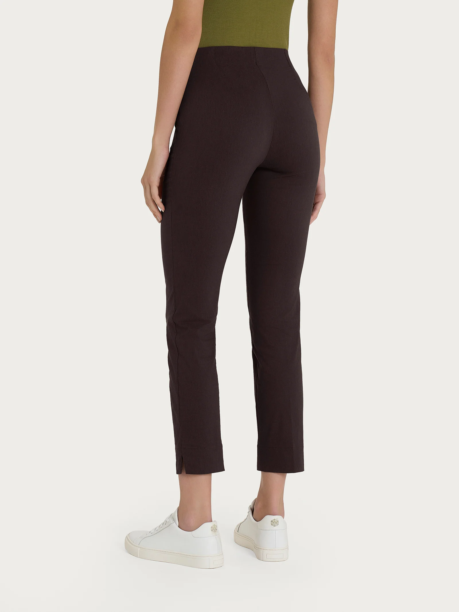 Pantalone capri con spacchetti in Super Fresh - Chocolate Torte - Image 2