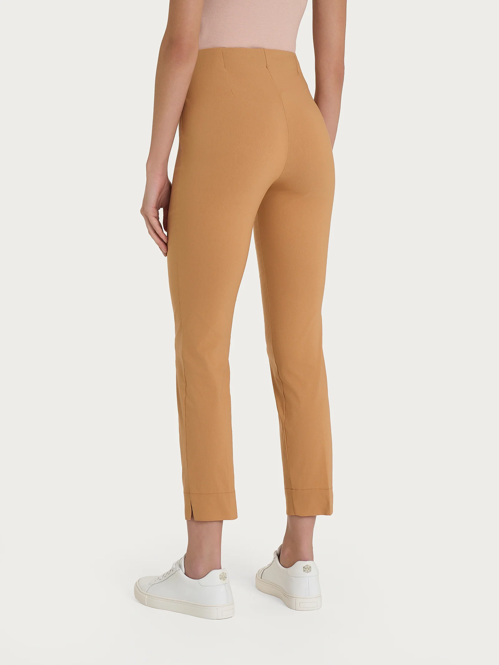 Pantalone capri con spacchetti in Super Fresh - Biscuit - Image 2