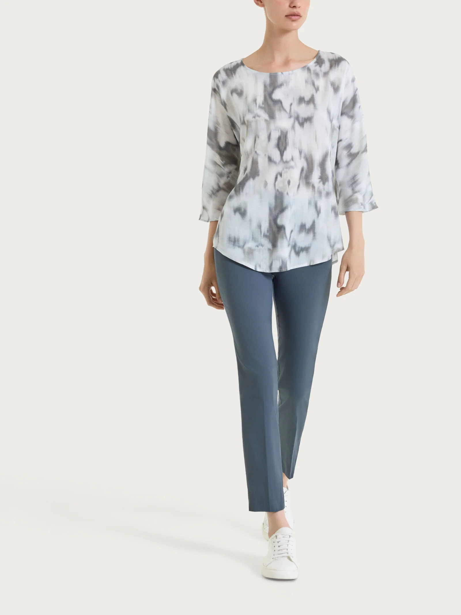 Pantalone capri con spacchetti in Super Fresh - Turbulence - Image 4