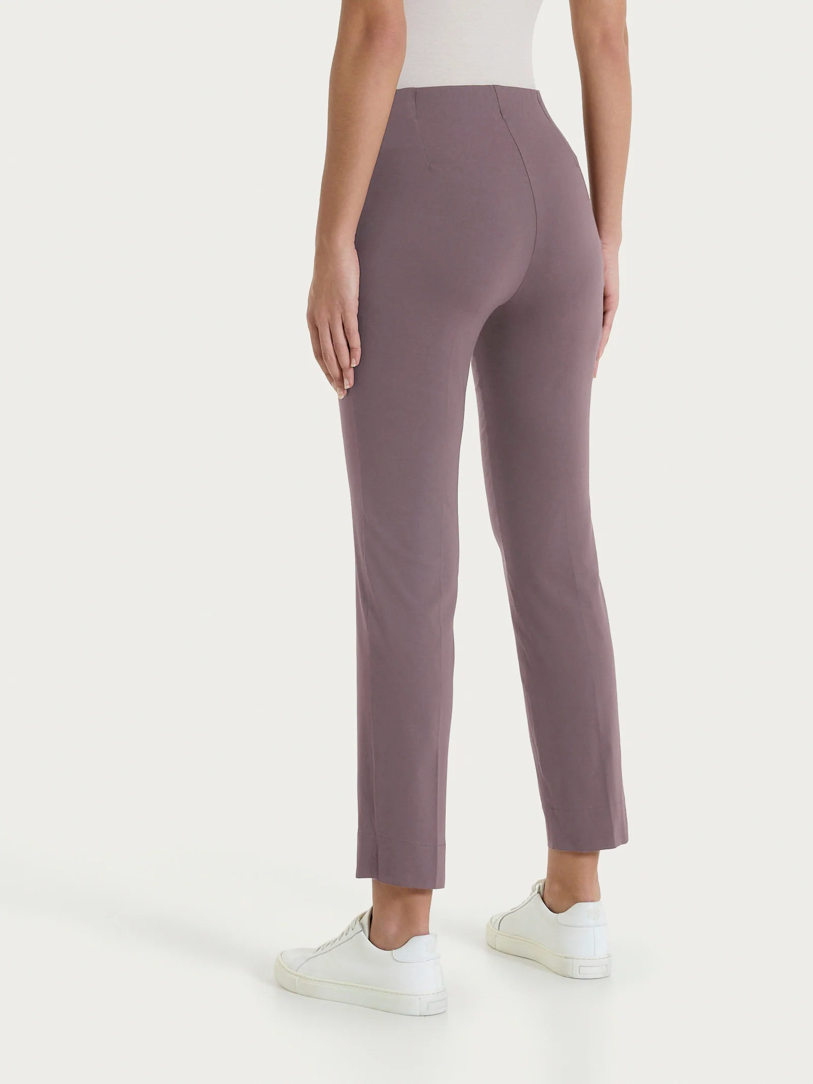 Pantalone capri con spacchetti in Super Fresh - Plum Truffle - Image 2