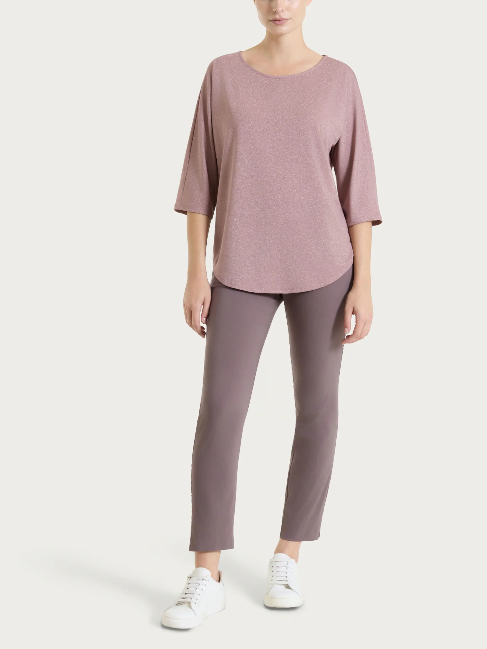 Pantalone capri con spacchetti in Super Fresh - Plum Truffle - Image 4
