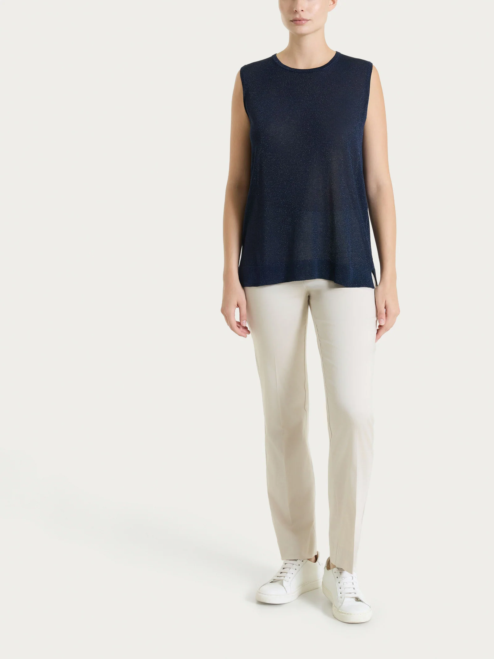 Pantalone capri dritto in Satin Power - Champignon - Image 4