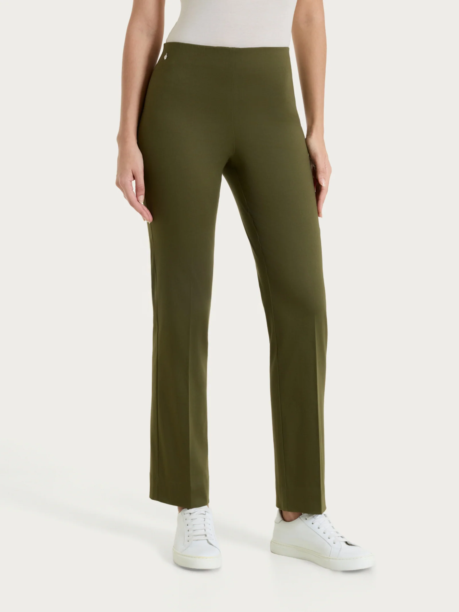 Pantalone capri dritto in Satin Power - Dark Olive - Image 4