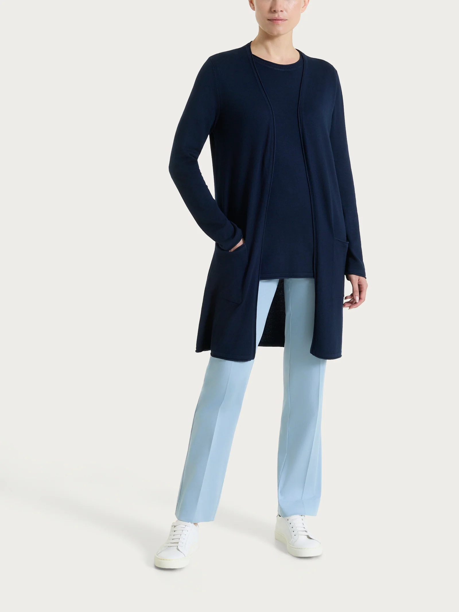 Pantalone capri dritto in Satin Power - Dusty Blue - Image 7