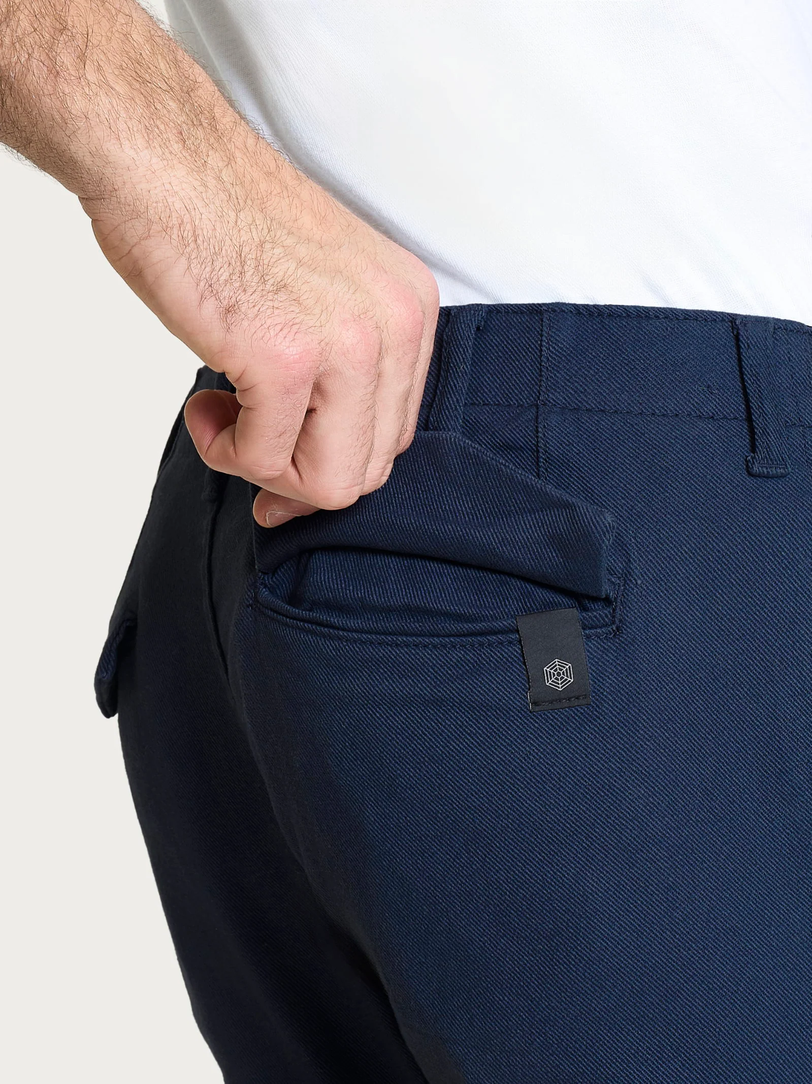 Pantalone chino in Raw Twill di Cotone - Profondo - Image 3