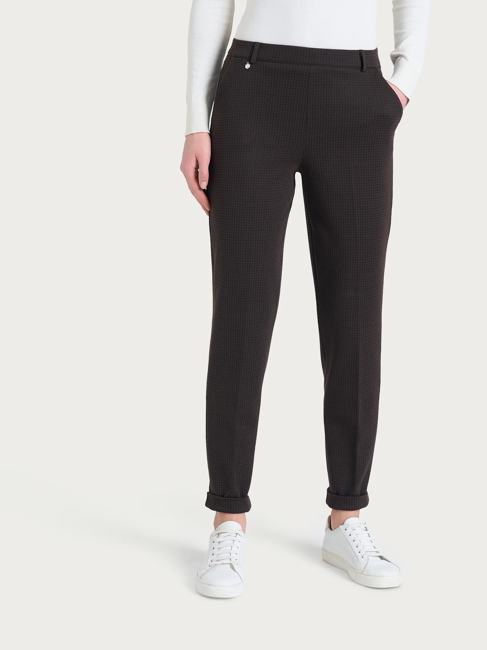 Pantalone chino slim con tasche e micro check in Eco Jacquard - Fant. Chocolate Torte - Image 2