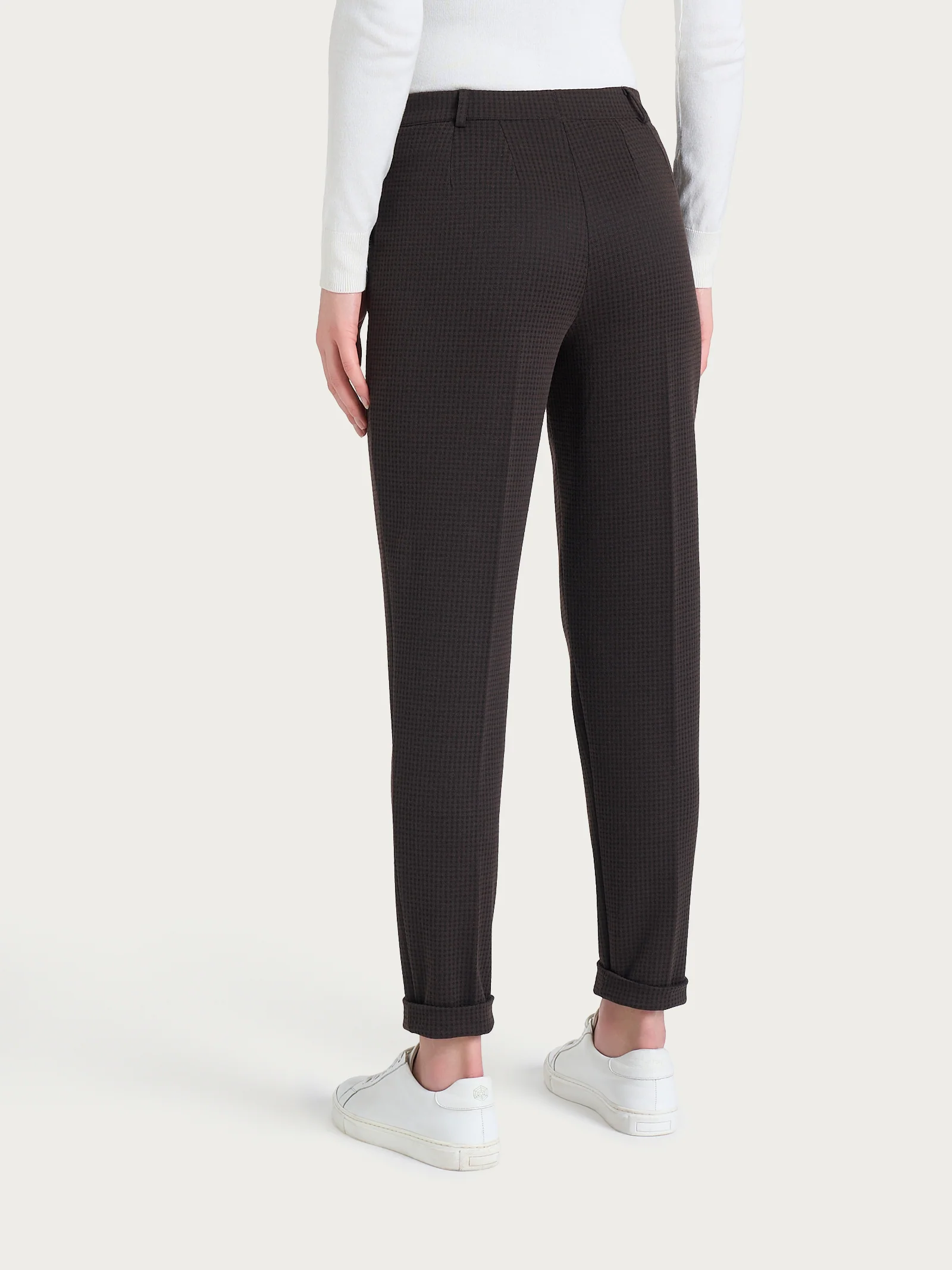 Pantalone chino slim con tasche e micro check in Eco Jacquard - Fant. Chocolate Torte - Image 4