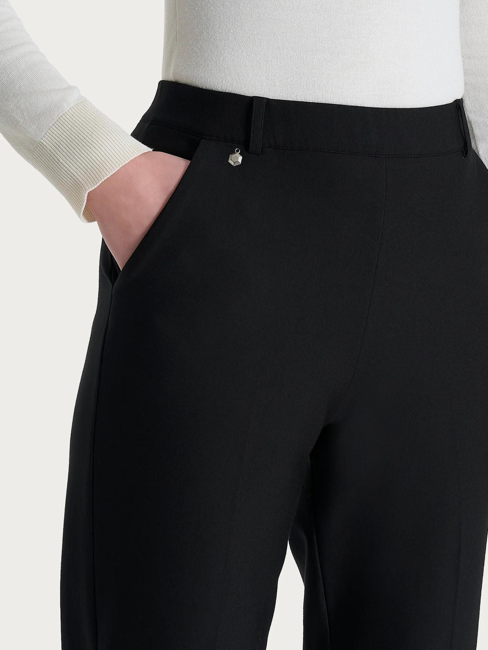 Pantalone chino slim con tasche e risvolto in Compact - Nero - Image 5