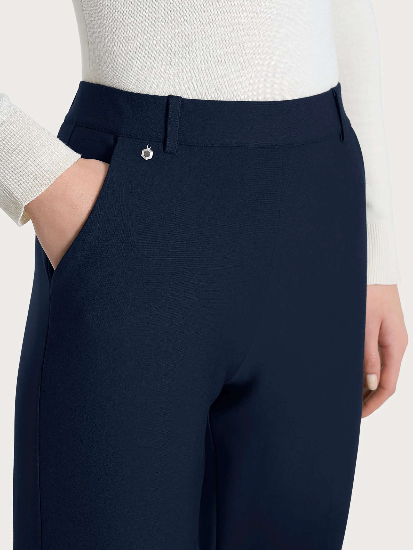 Pantalone chino slim con tasche e risvolto in Compact - Persia - Image 7