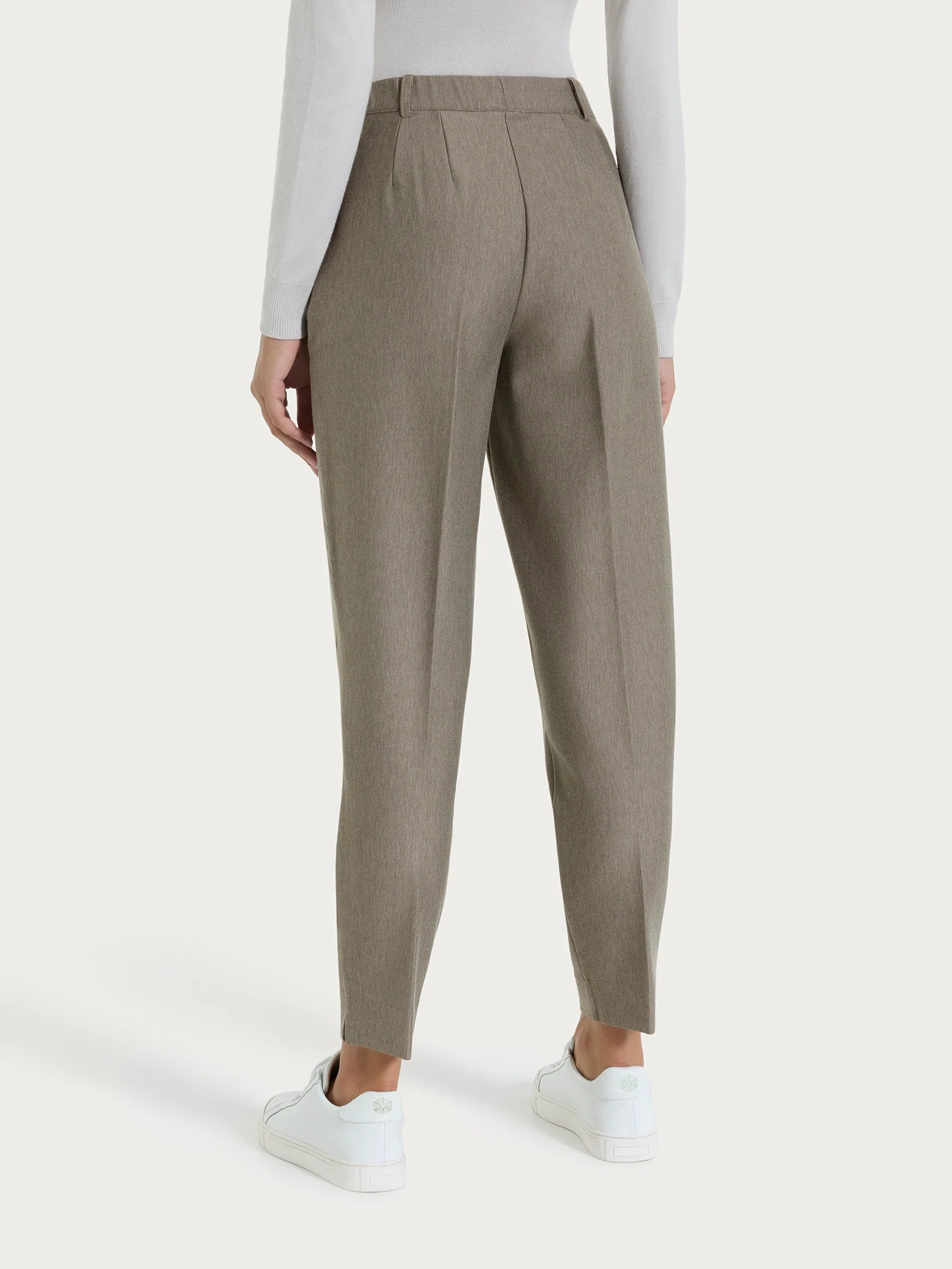 Pantalone chino slim con tasche e risvolto in Compact - Glace' Mel. - Image 2