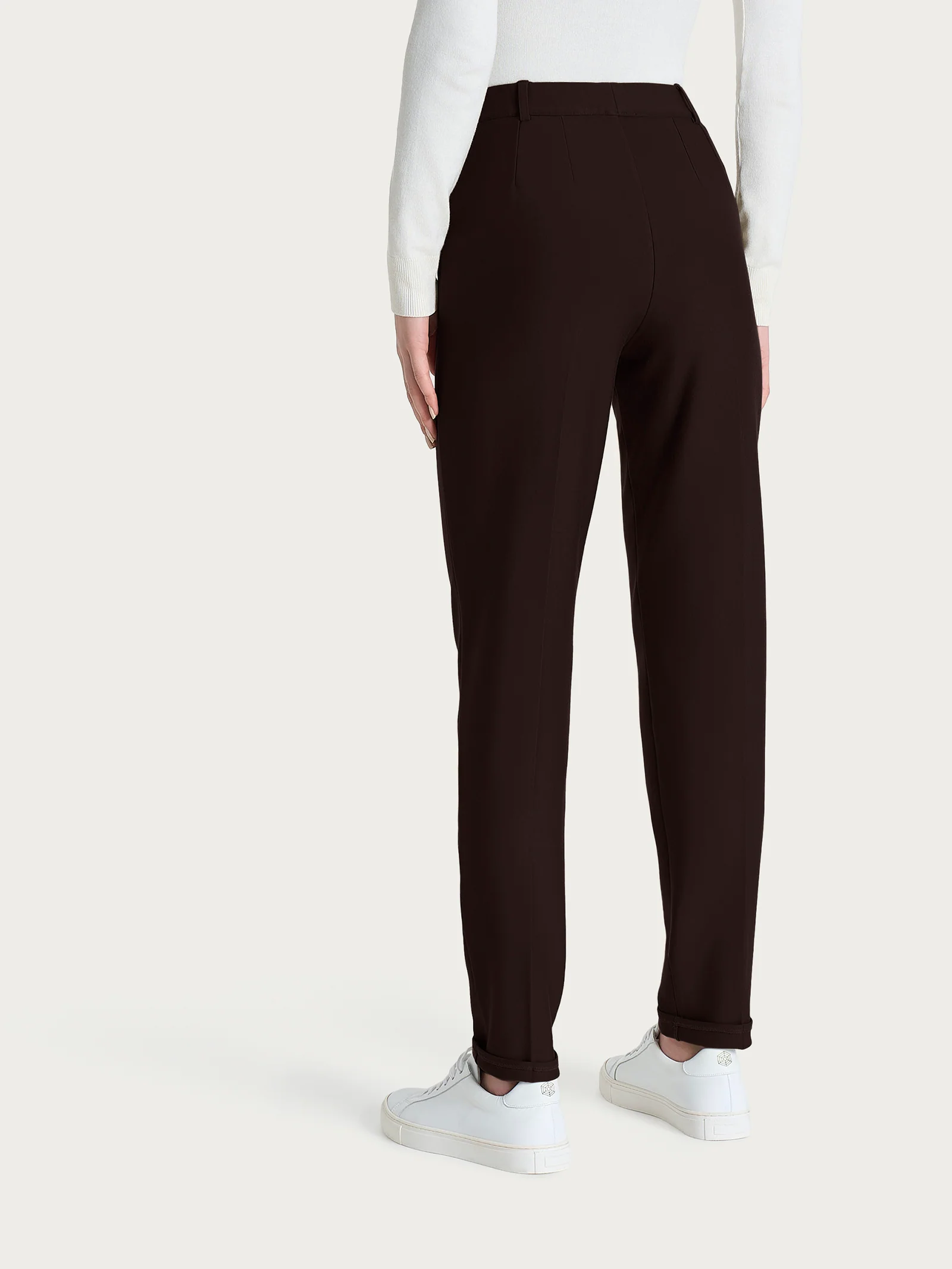 Pantalone chino slim con tasche e risvolto in Compact - Chocolate Torte - Image 5