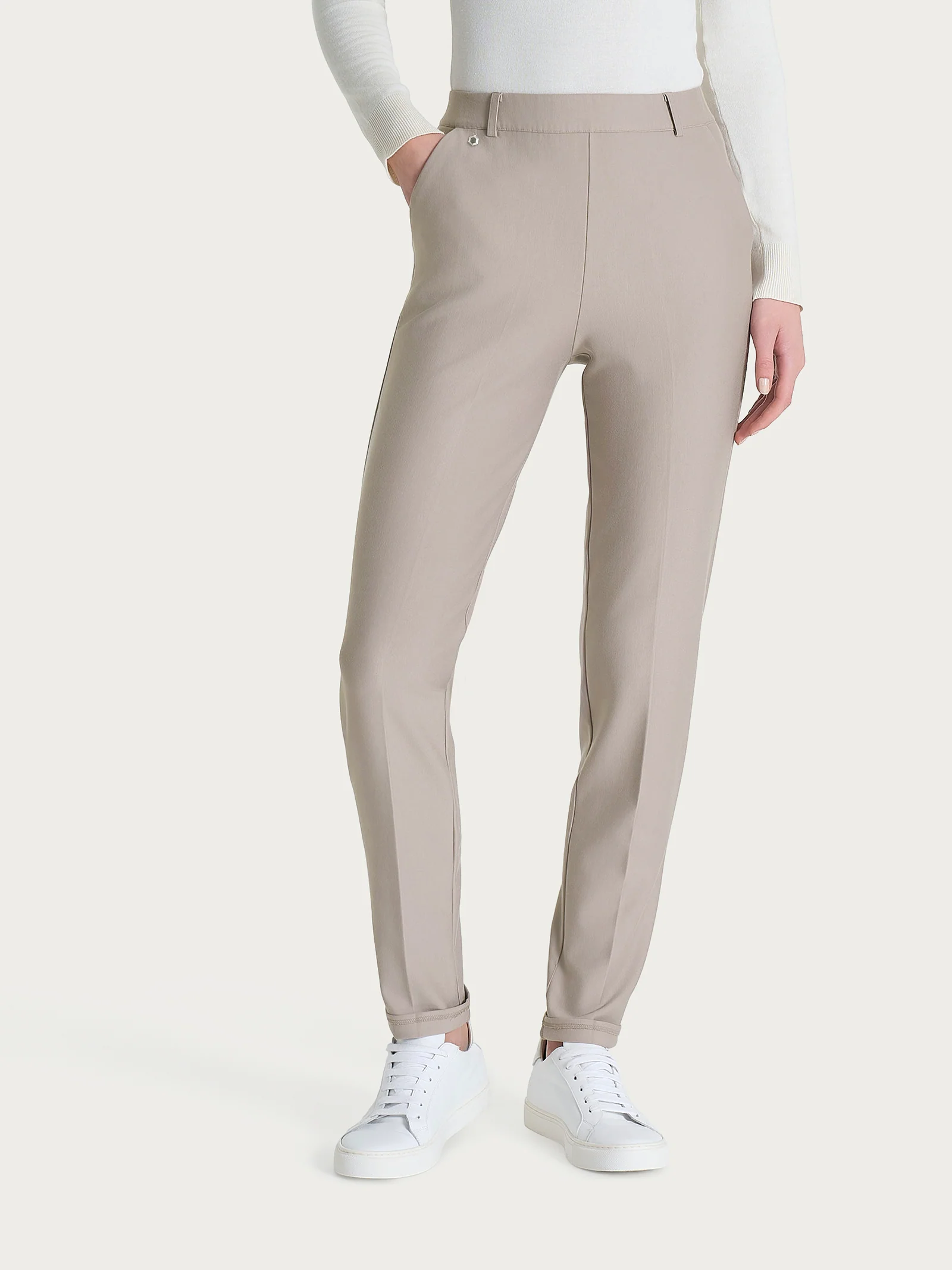 Pantalone chino slim con tasche e risvolto in Compact - String - Image 3