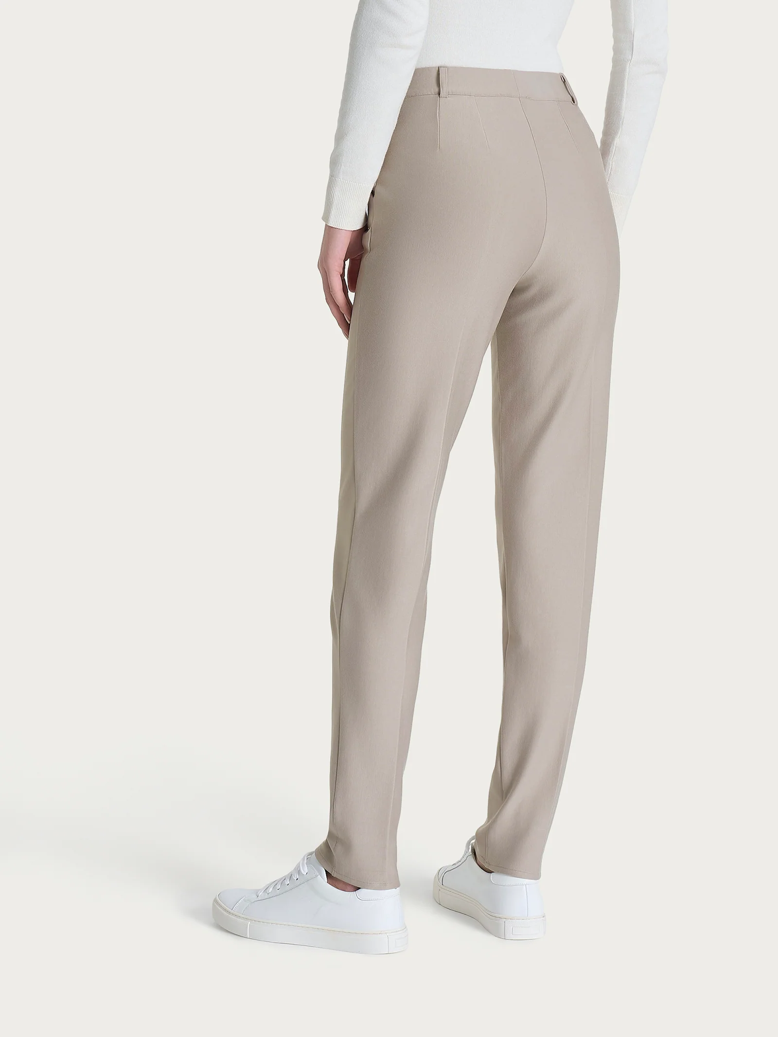 Pantalone chino slim con tasche e risvolto in Compact - String - Image 4