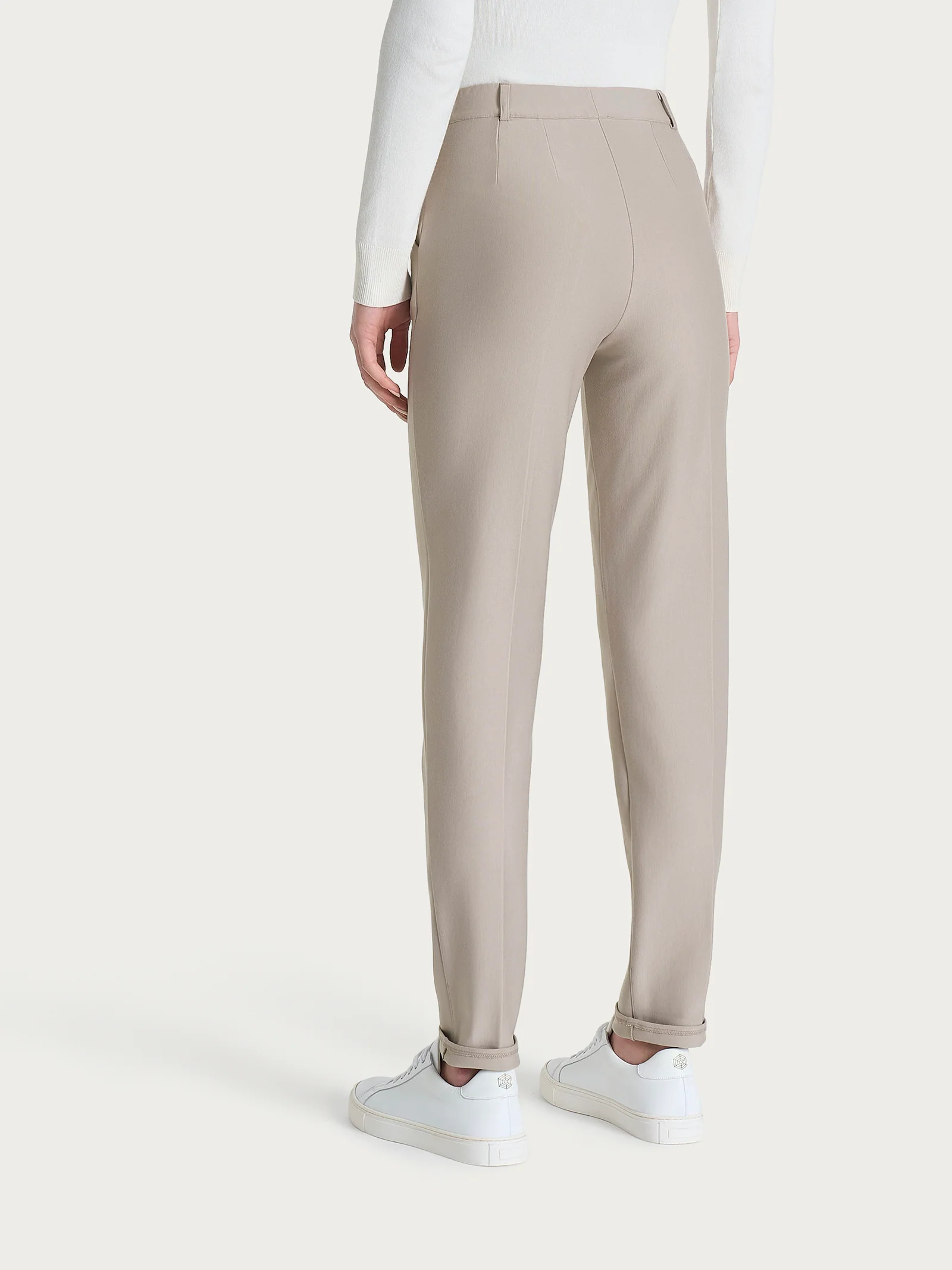 Pantalone chino slim con tasche e risvolto in Compact - String - Image 6
