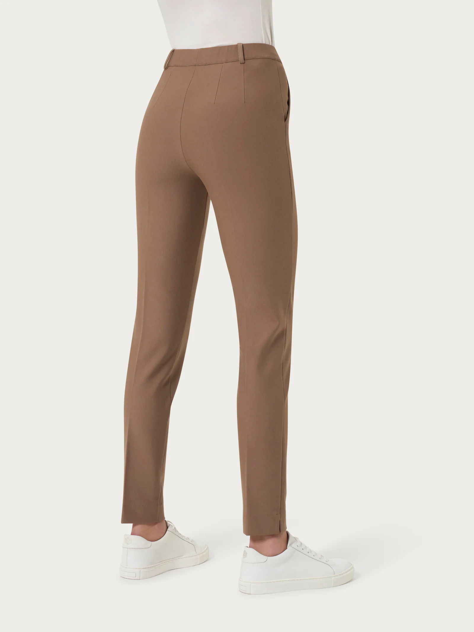 Pantalone chino slim con tasche in Compact - Pine Bark - Image 2