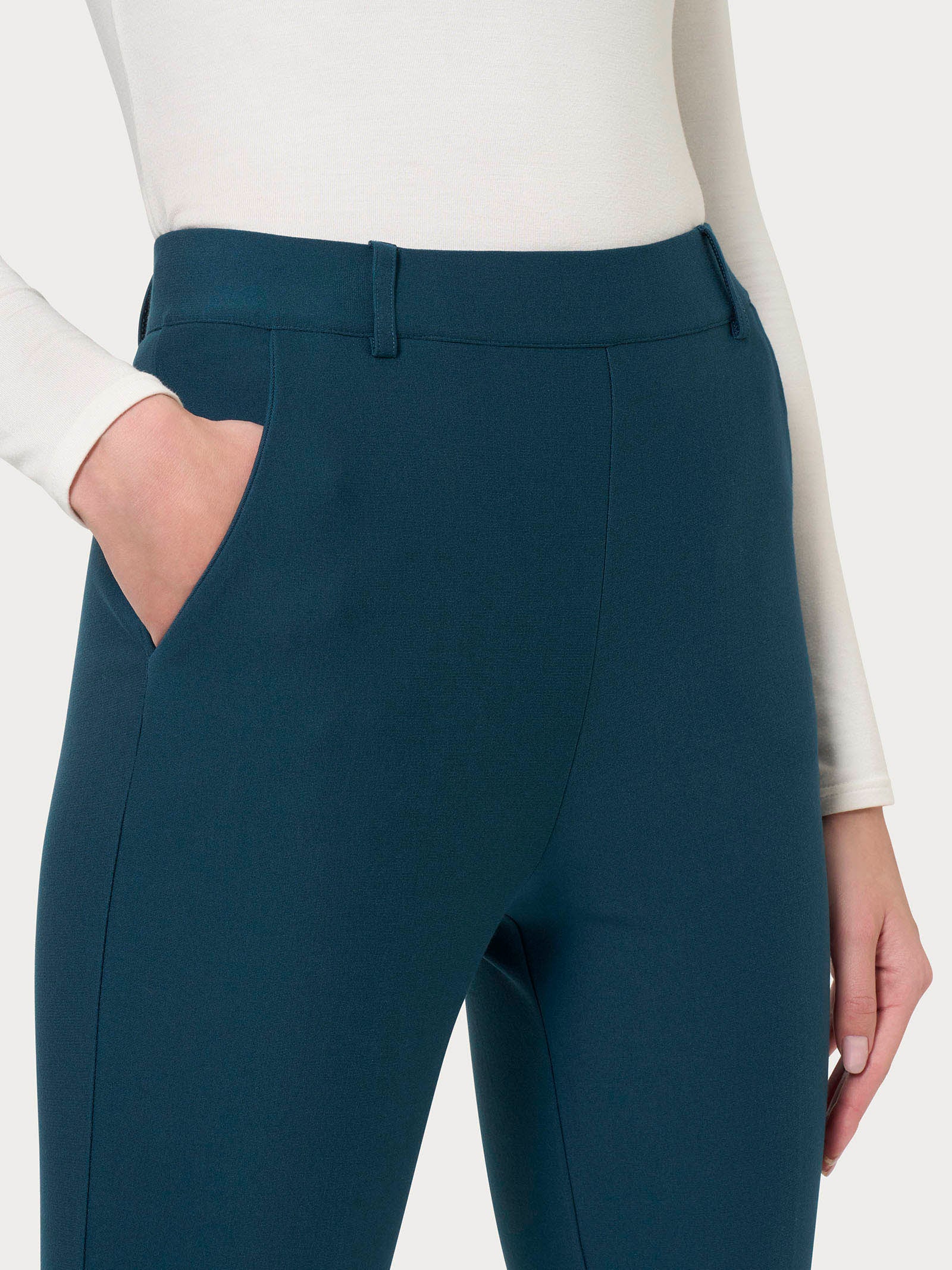 Pantalone chino slim con tasche in Compact - Reflecting Pond - Image 3