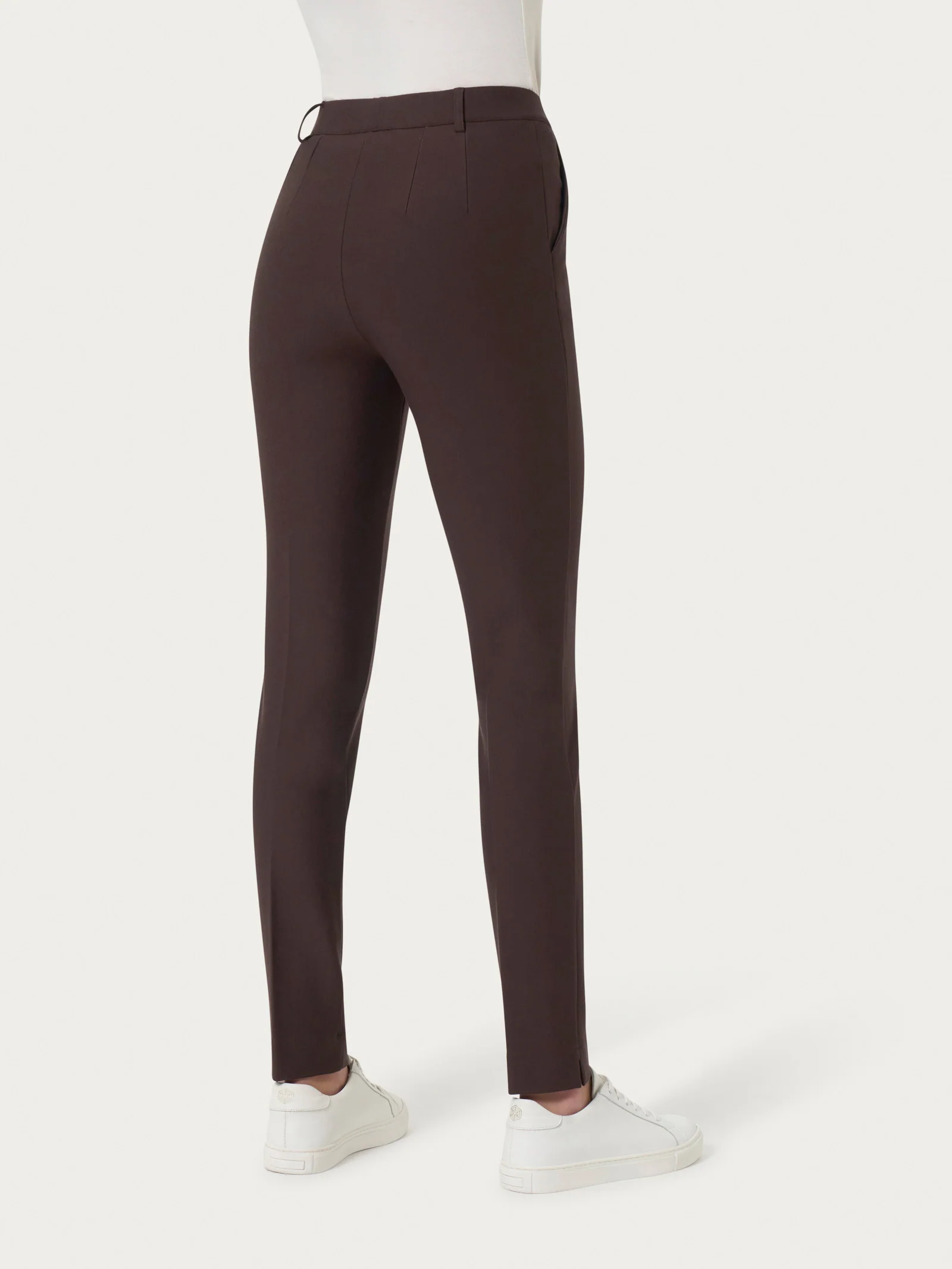 Pantalone chino slim con tasche in Compact - Chocolate Torte - Image 2