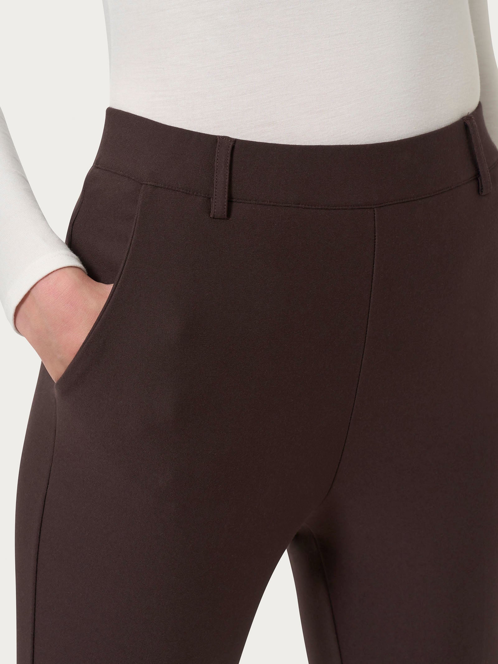 Pantalone chino slim con tasche in Compact - Chocolate Torte - Image 3